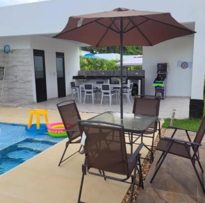 Casa quinta el tesoro con piscina y jacuzzi privado, aires acondicionados
