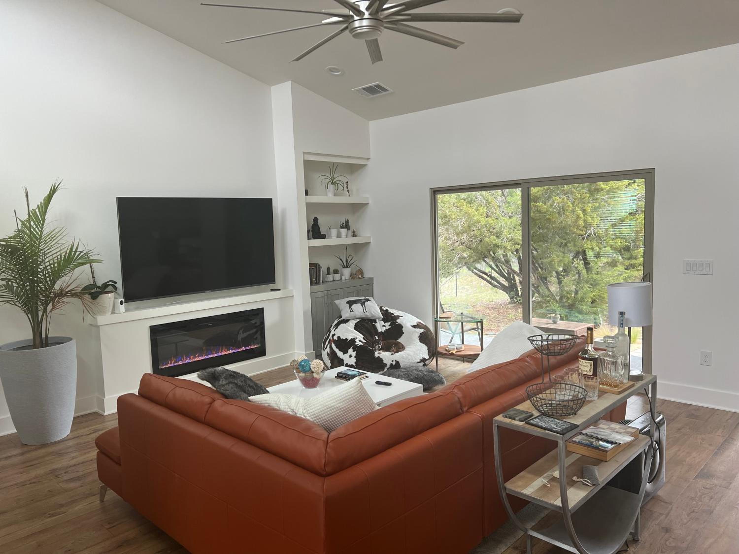 Lago Vista Home - Property Image 12