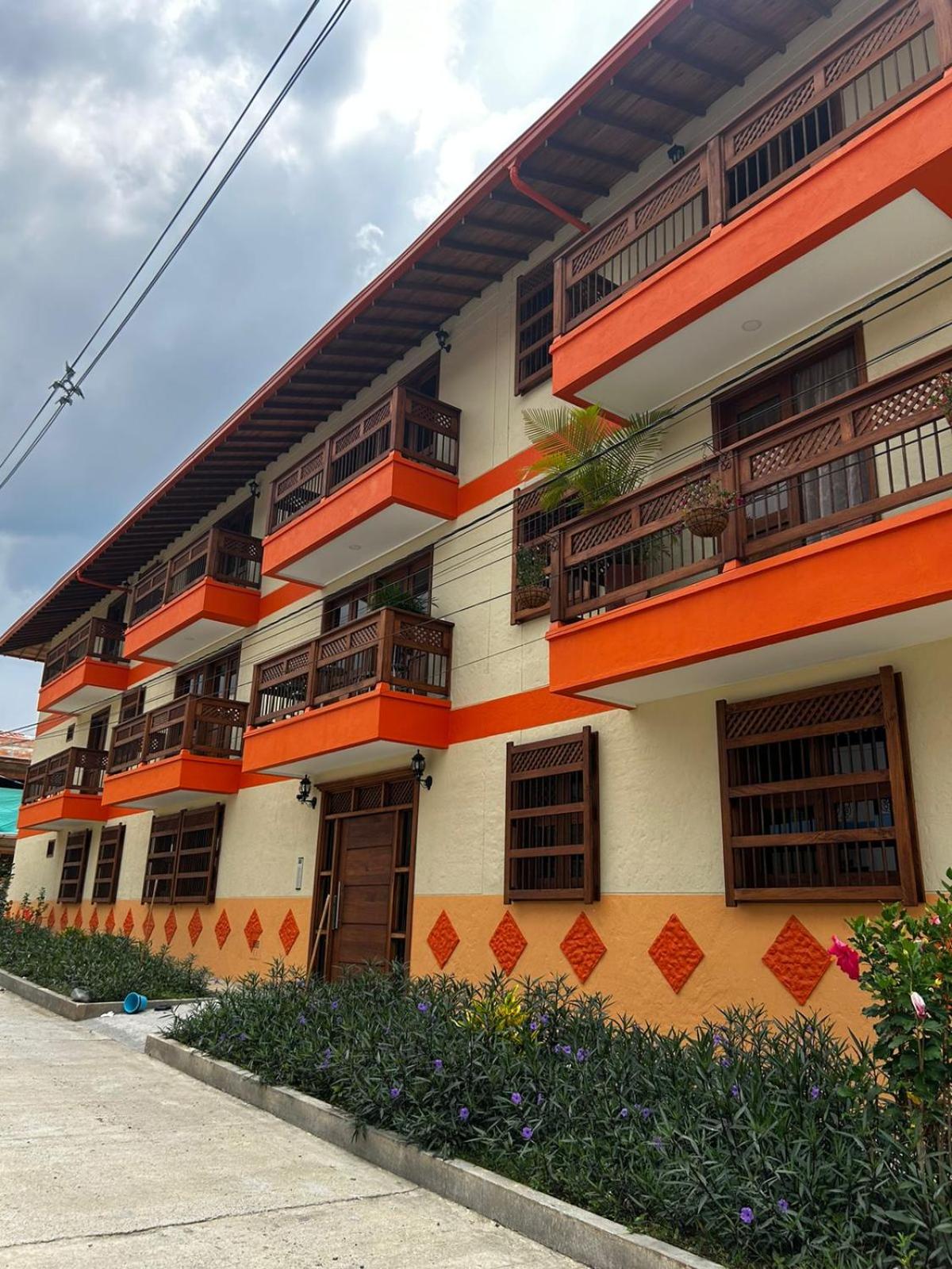 Hospedaje Las Flores Jardin