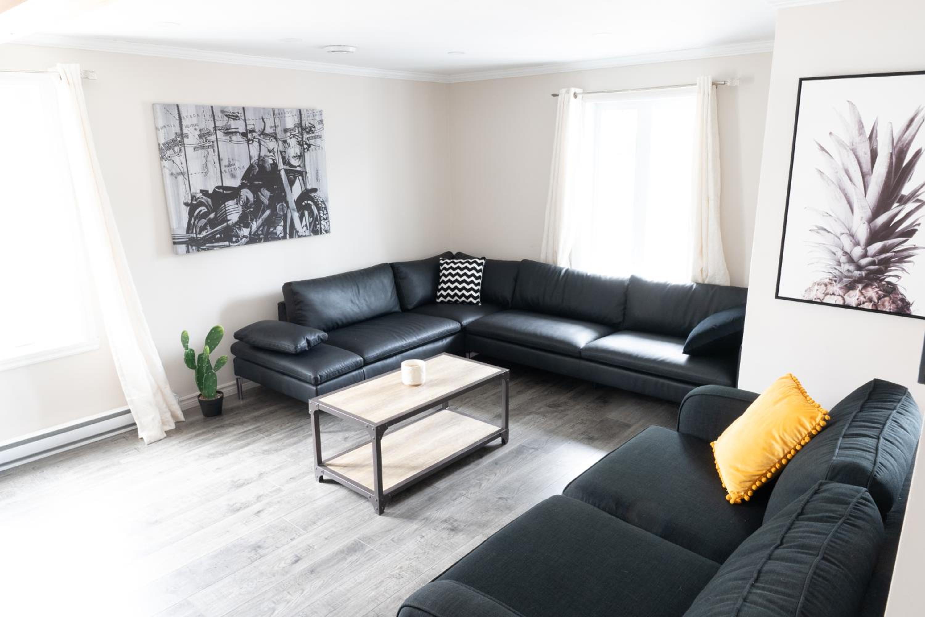 Levis Vacations - Maison 3 Chambres Centre Levis Parking et Jardin - Property Image 2