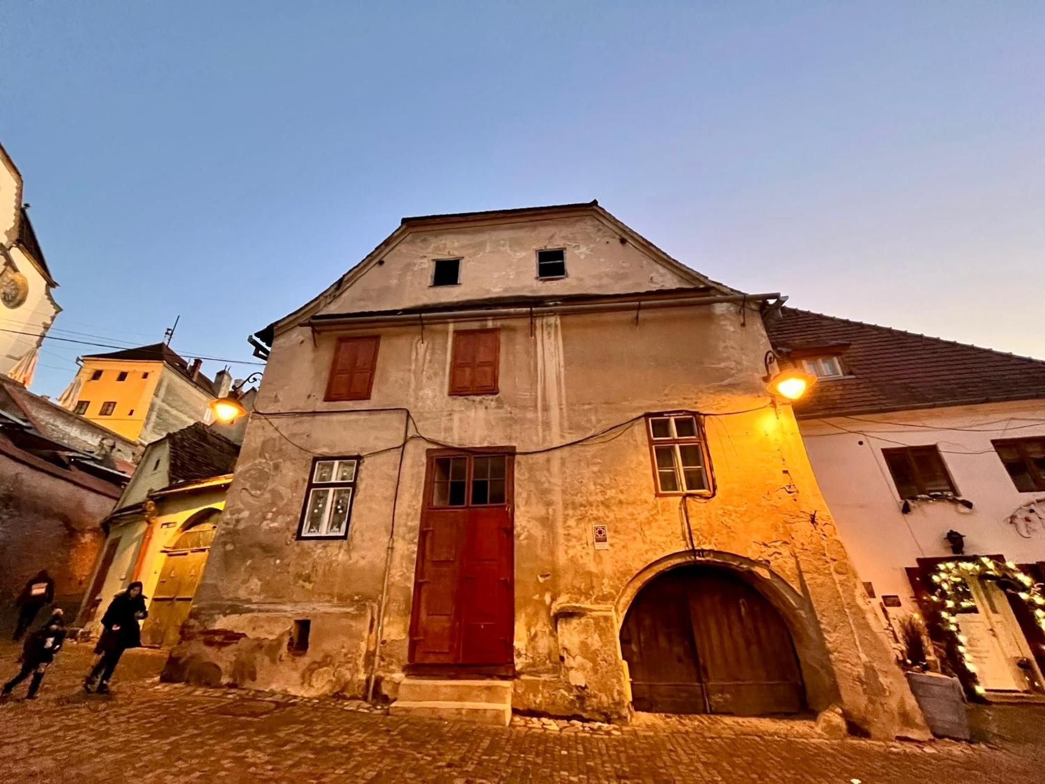 Ultracentral Medieval Apartment