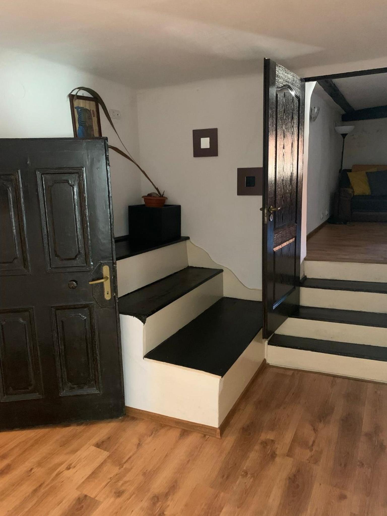 Ultracentral Medieval Apartment