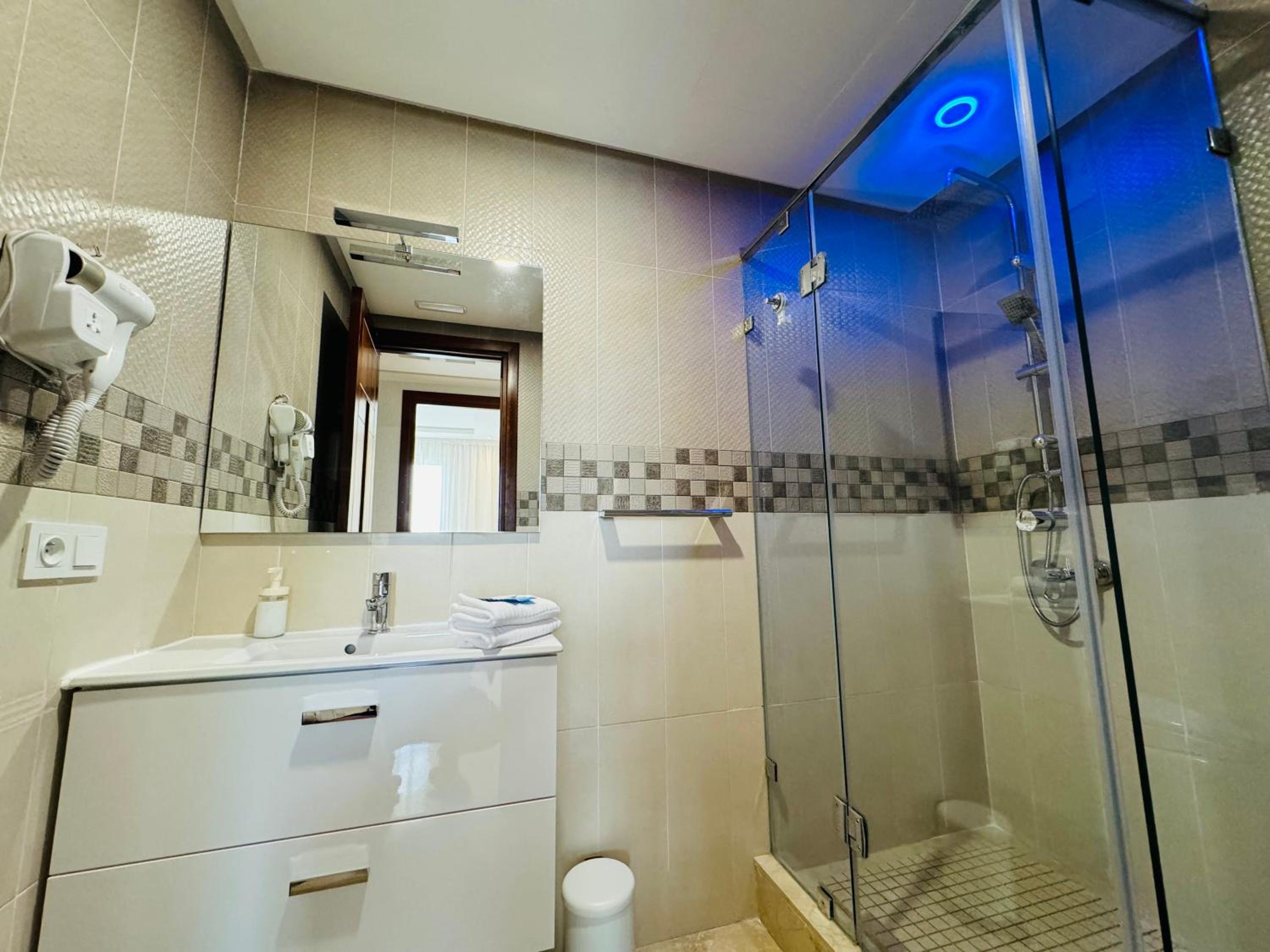 Modern 3 Bedroom Apartment in the Heart of Tangier view 2
