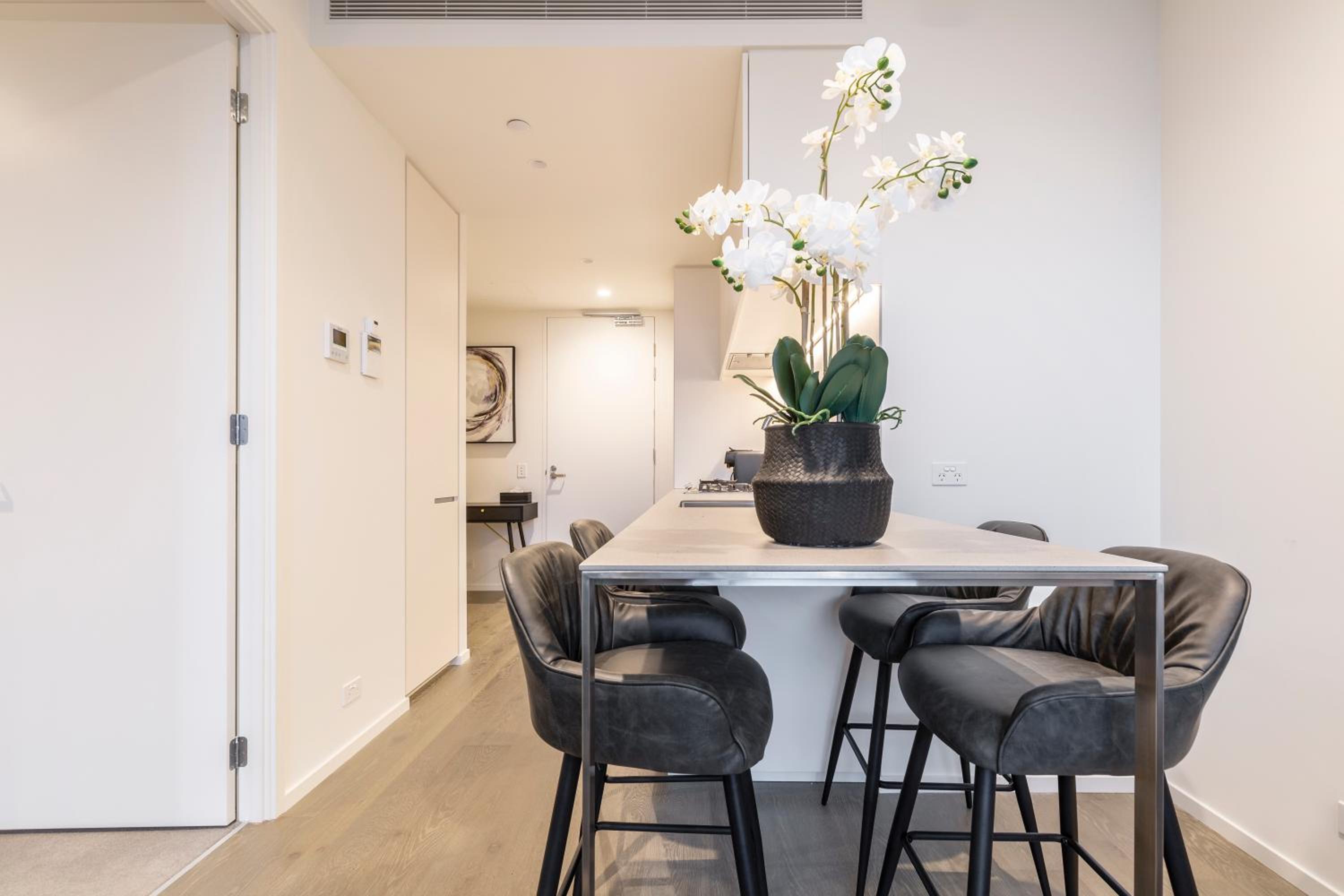 Ritzy Apartment in Iconic Australia 108 with Views