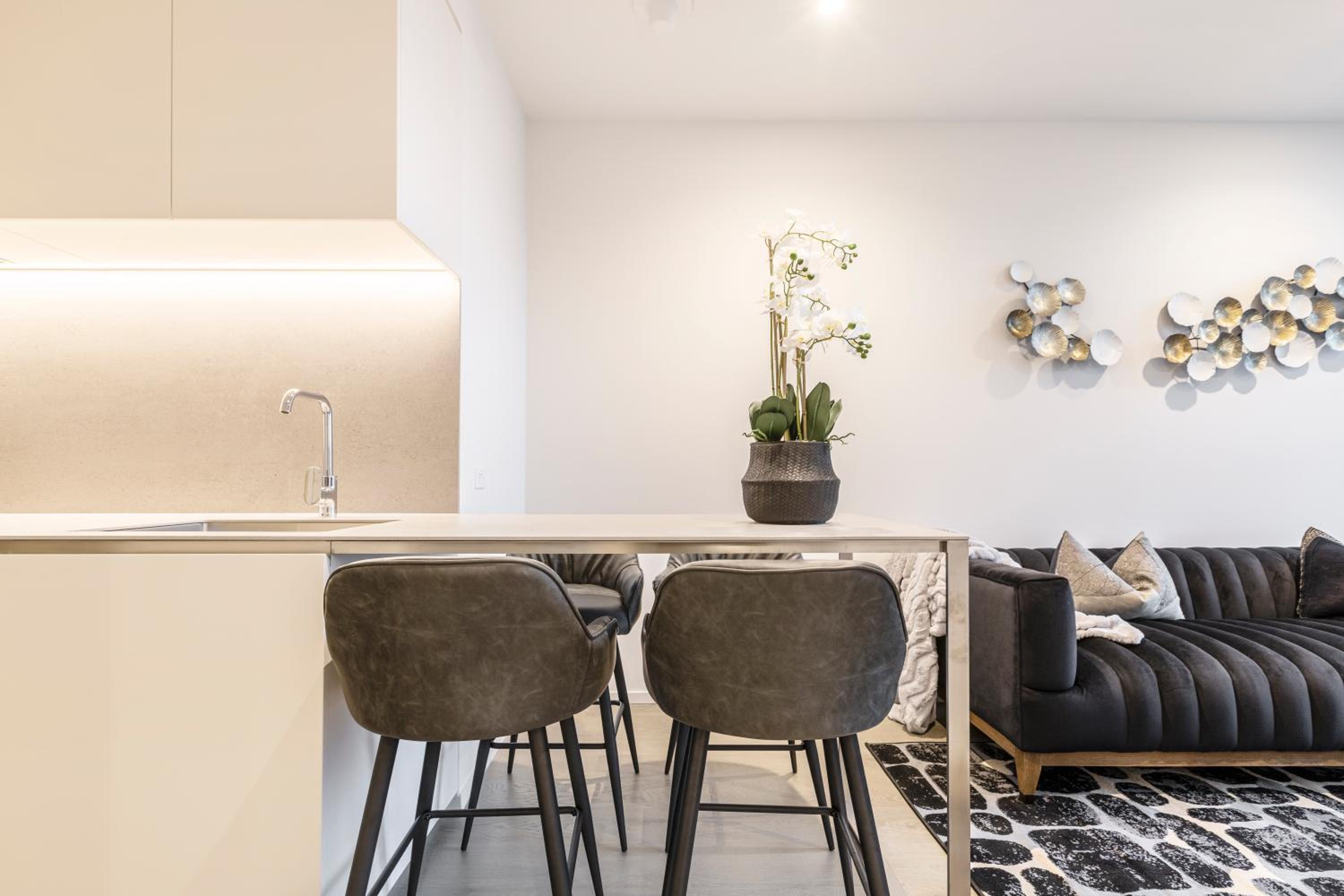 Ritzy Apartment in Iconic Australia 108 with Views