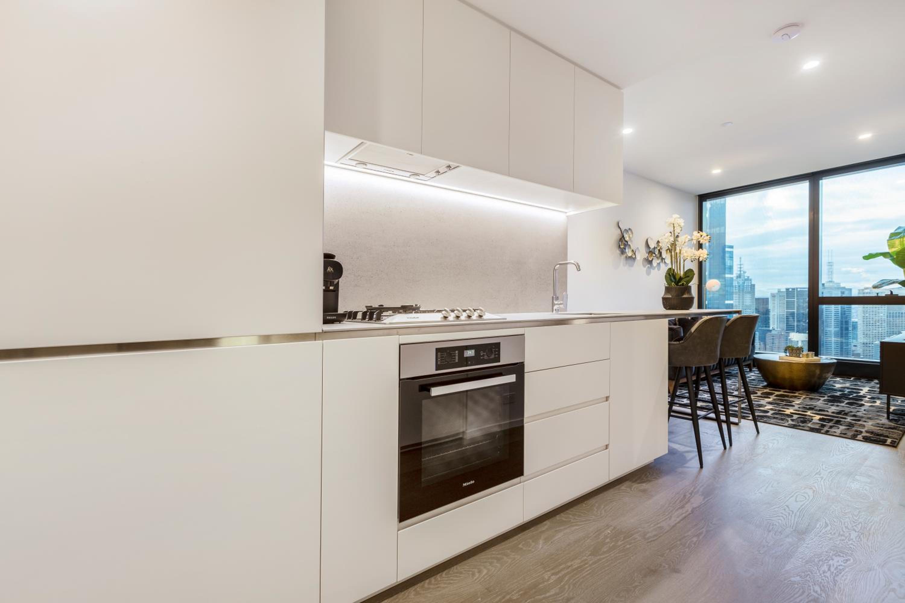 Ritzy Apartment in Iconic Australia 108 with Views