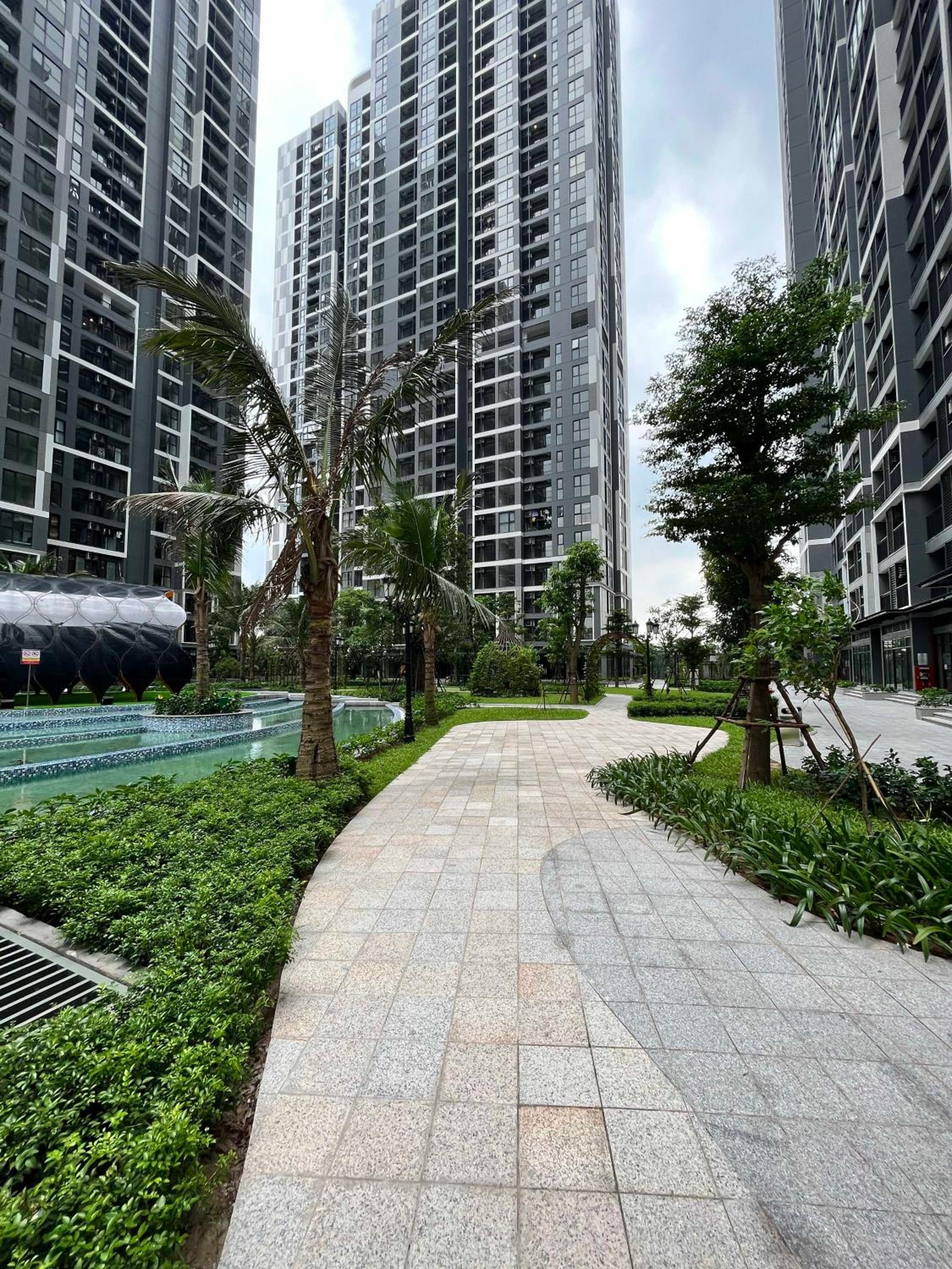 2Br Vinhomes Apt Balcony City view Cozy view 2