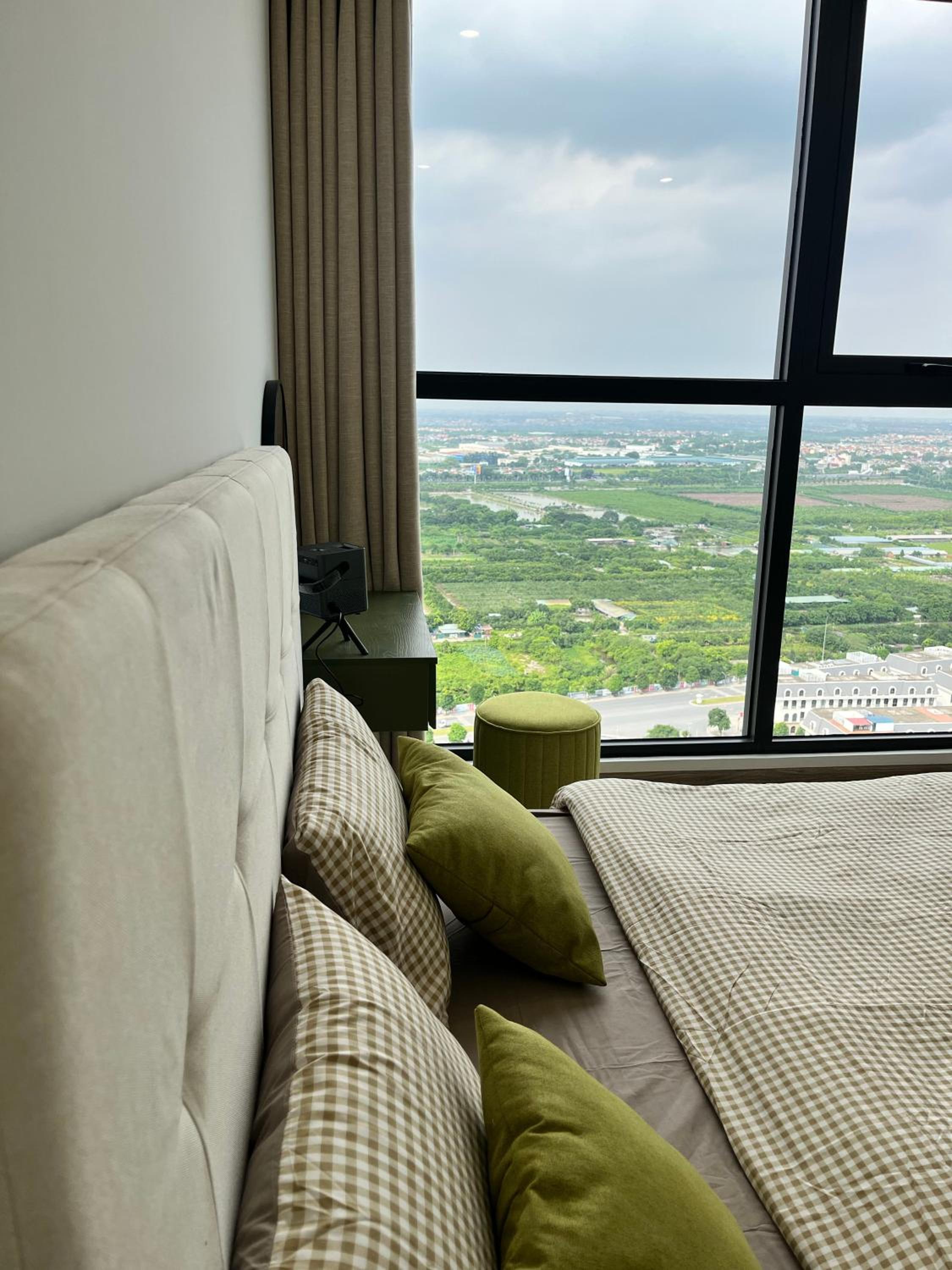 2Br Vinhomes Apt Balcony City view Cozy view 3