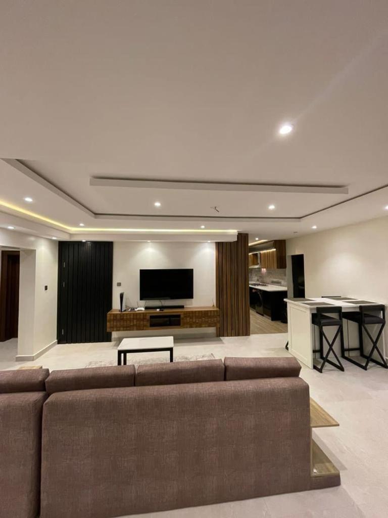 New Modern 3 Bedroom Apartment view 4