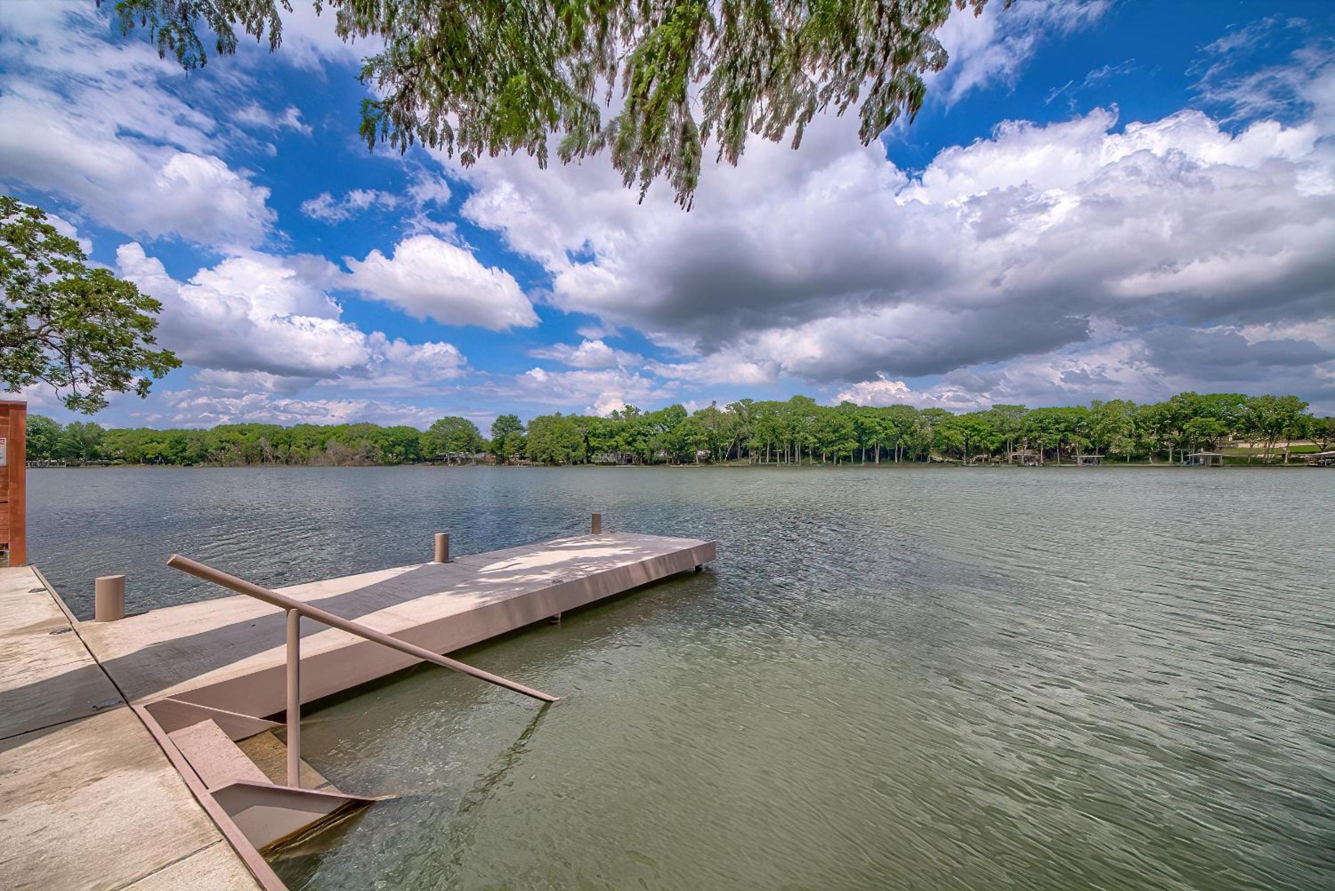 LD 247 Waters Edge at Lake Dunlap view 4