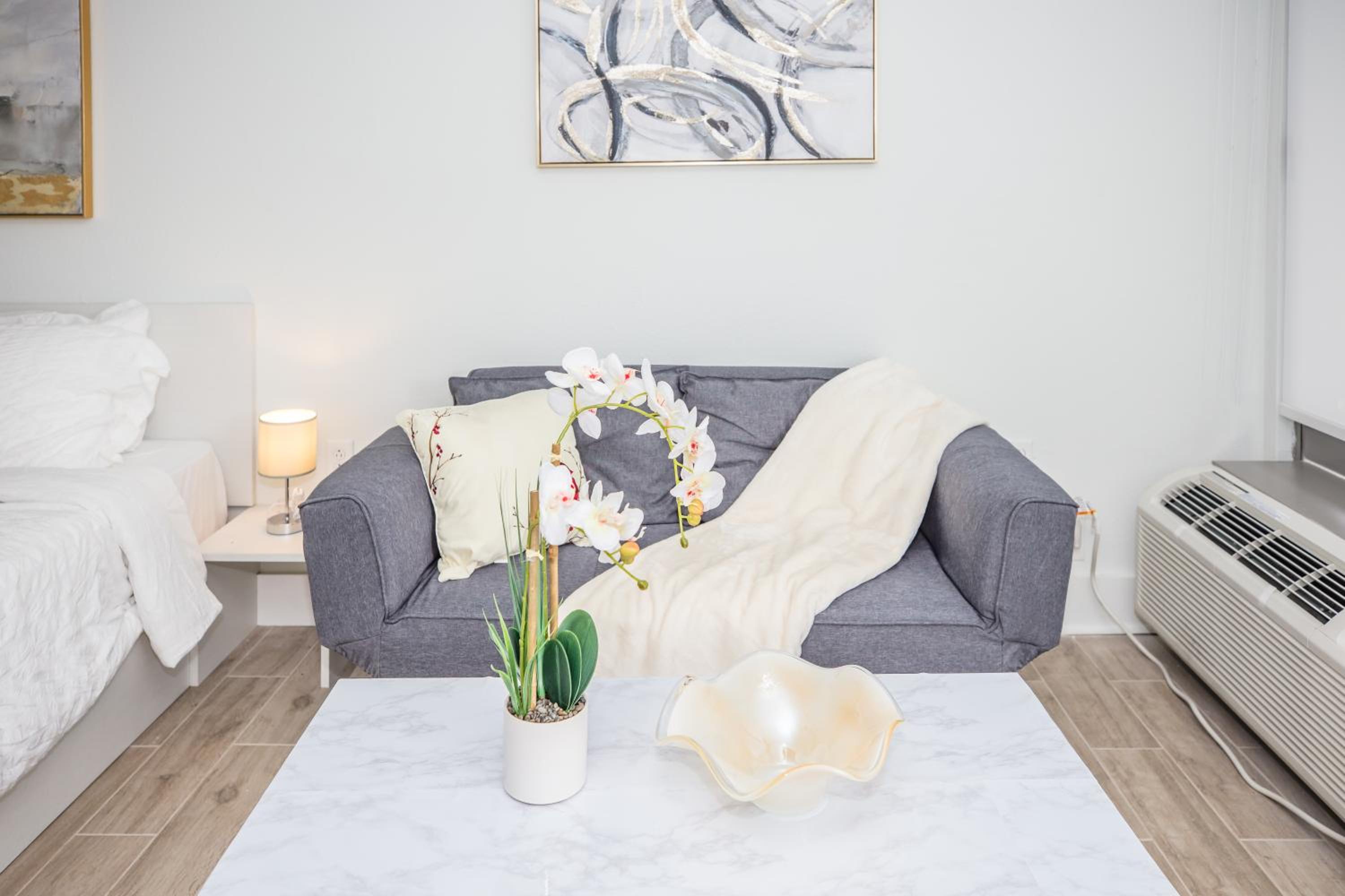 A home away from home! Lux Suite 5 mins from Disney view 4