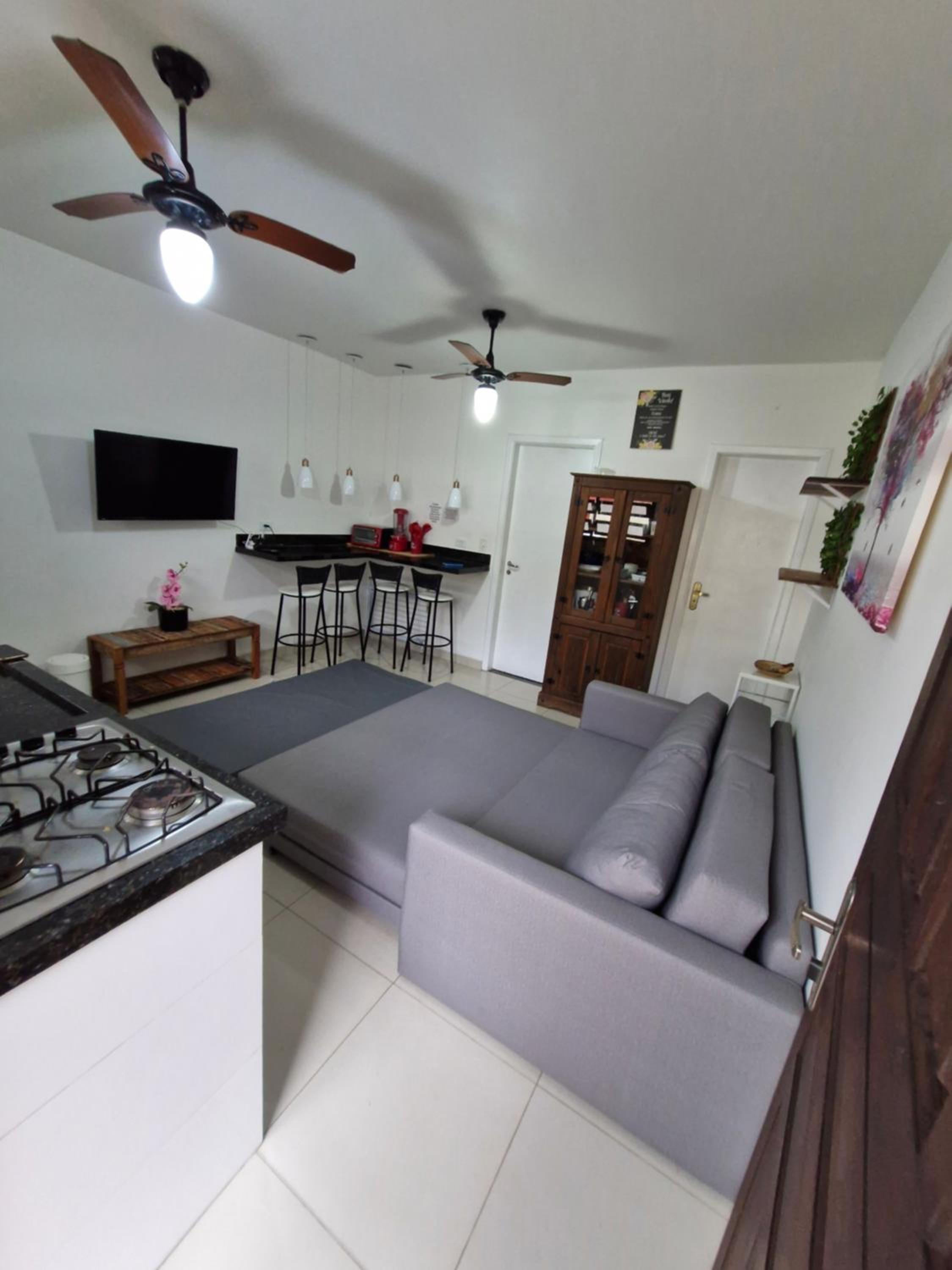 Flat em Juquehy - Condomínio com portaria e com piscina próximo praia