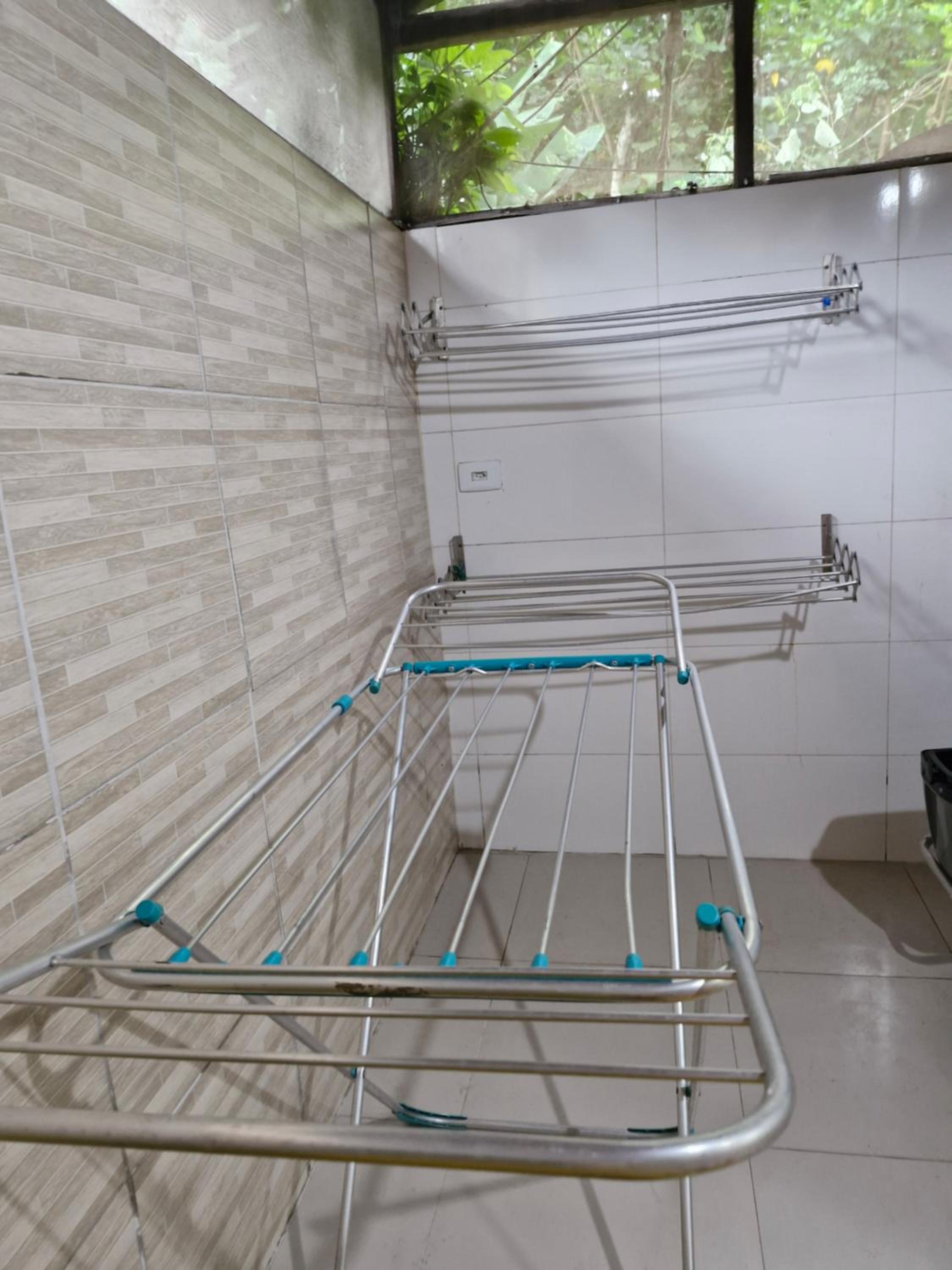 Flat em Juquehy - Condomínio com portaria e com piscina próximo praia