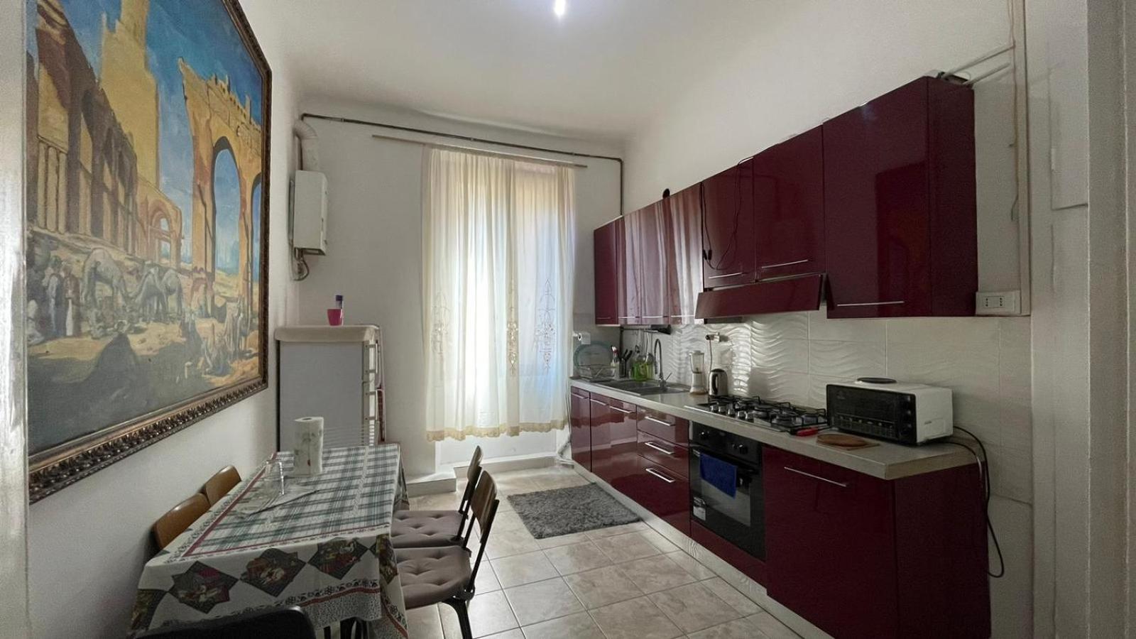 House in the city center-Casa nel centro della città