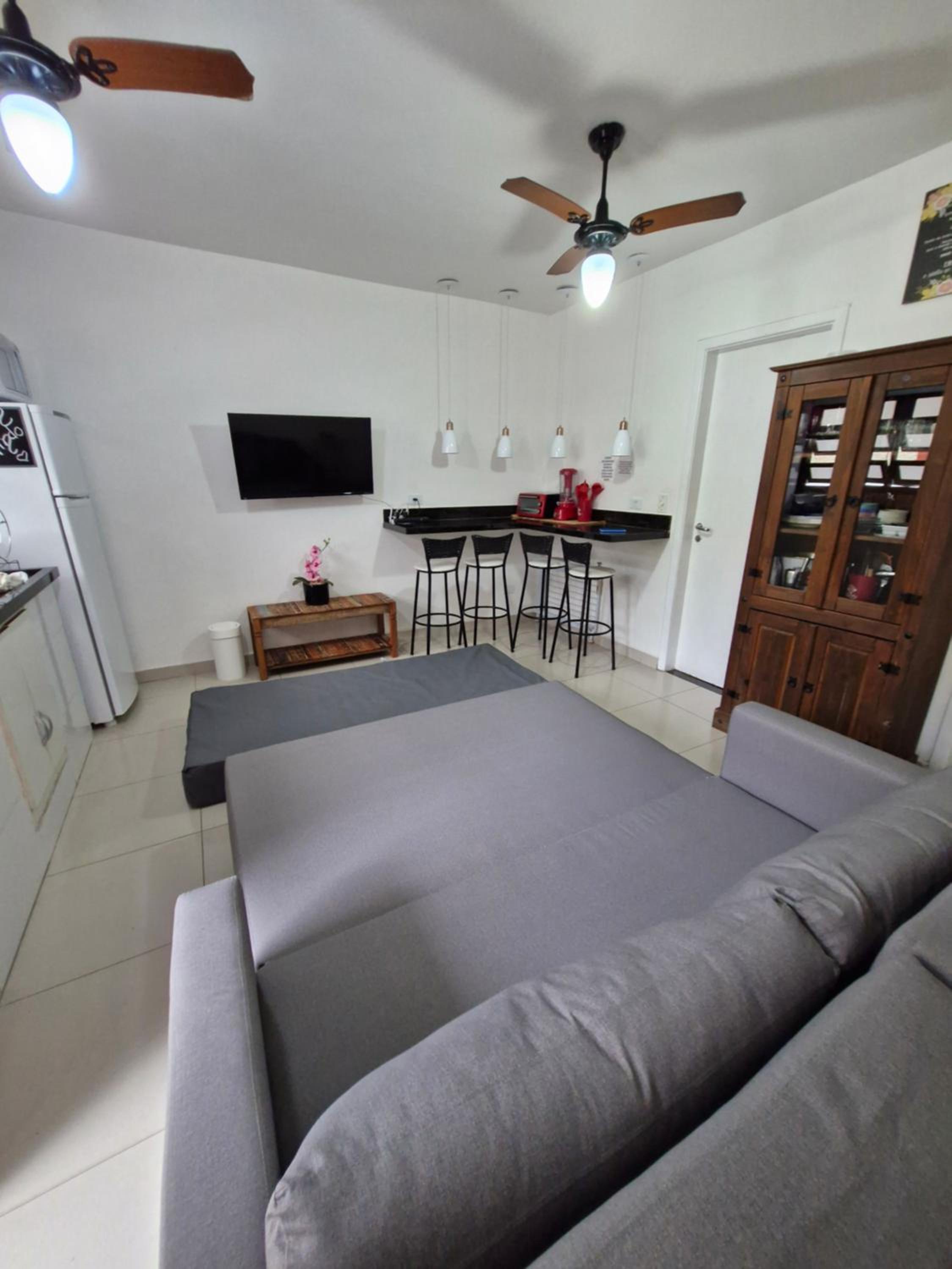 Flat em Juquehy - Condomínio com portaria e com piscina próximo praia