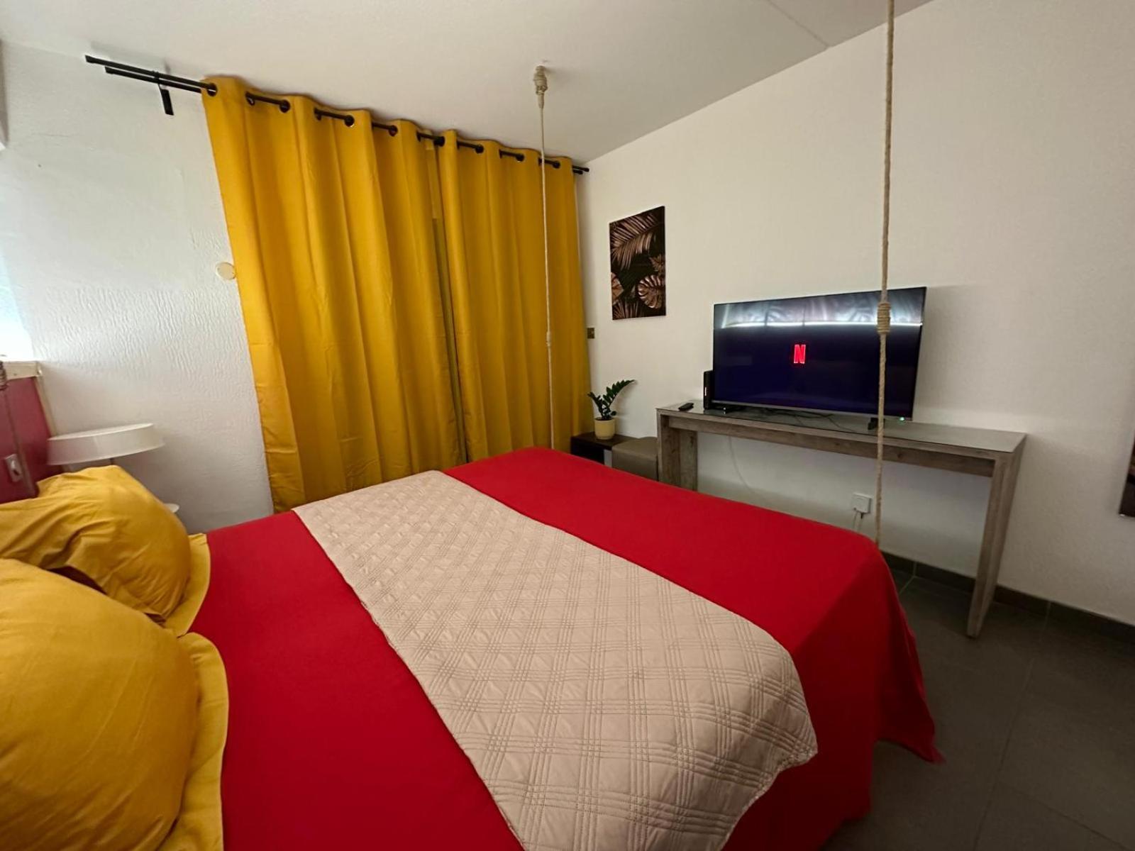 Studio climatisé avec balcon 5min de la plage wifi et parking gratuit