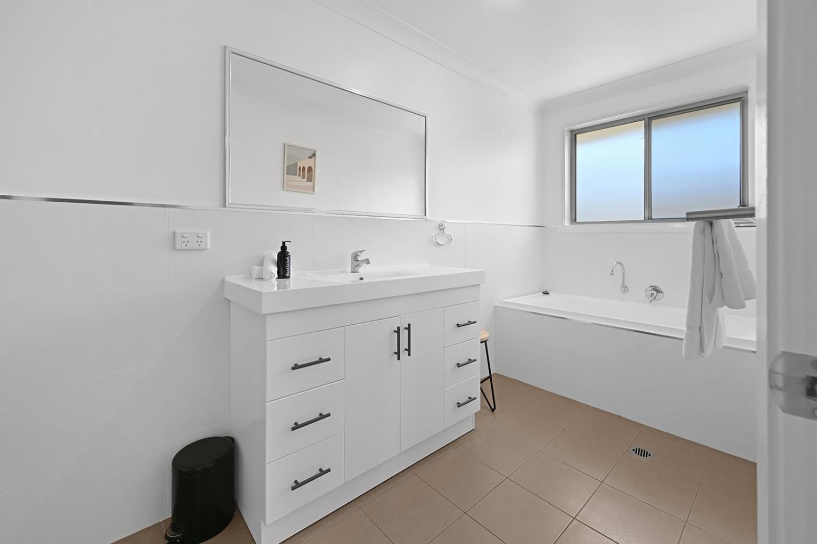 Ophir - Large Entertainer, Sleeps 11
