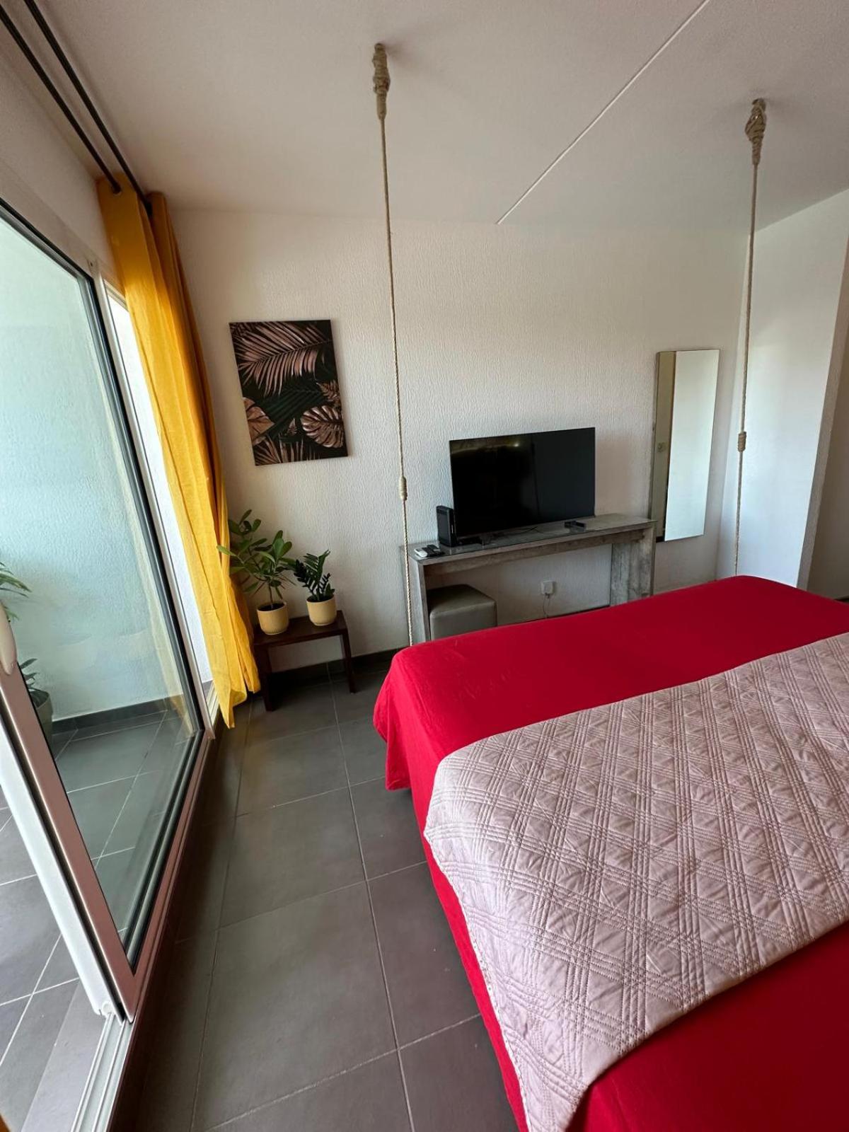 Studio climatisé avec balcon 5min de la plage wifi et parking gratuit