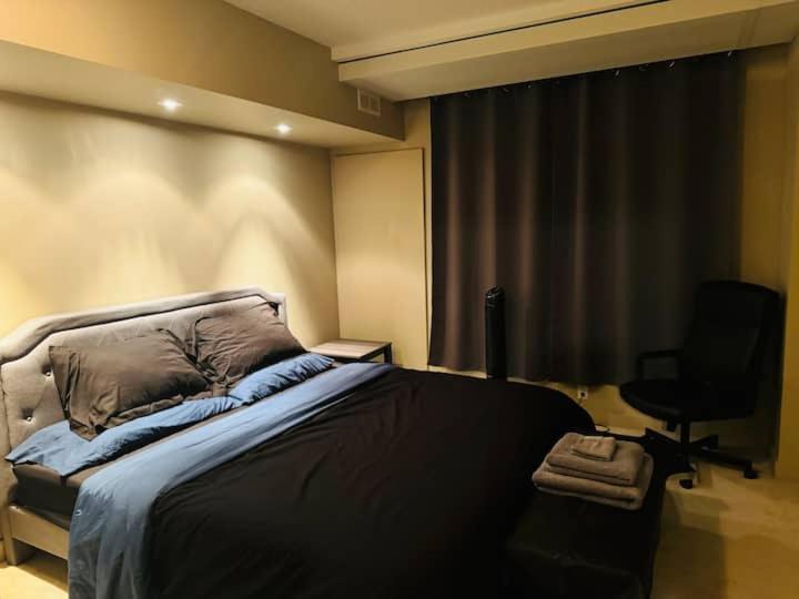 Spacious Apartment Near Stampede & Train Station