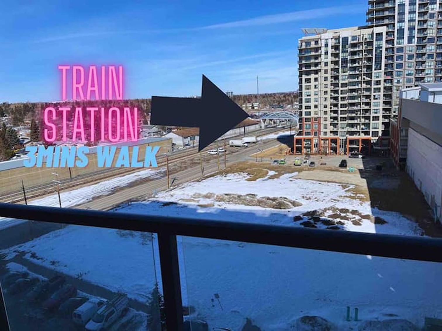 Spacious Apartment Near Stampede & Train Station