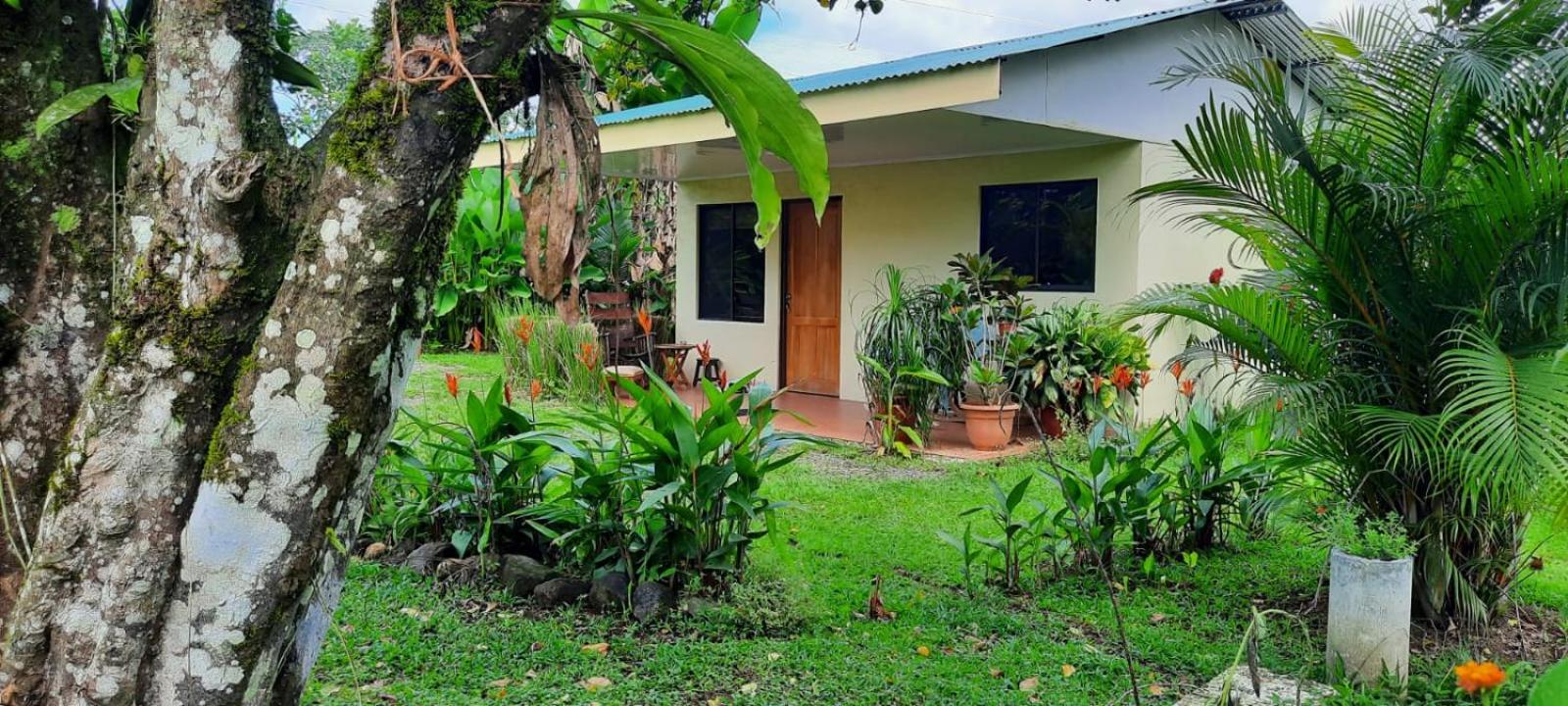Apartment-Pura Vida-Wi-Fi-TV-WC-AC-Parqueo