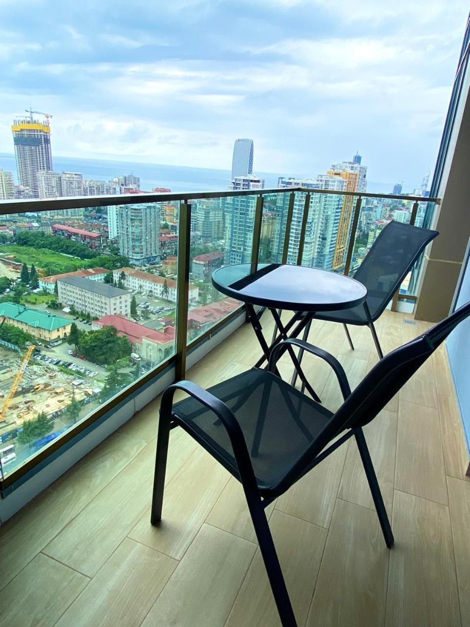 Family Shoreline Haven Apartment view 4