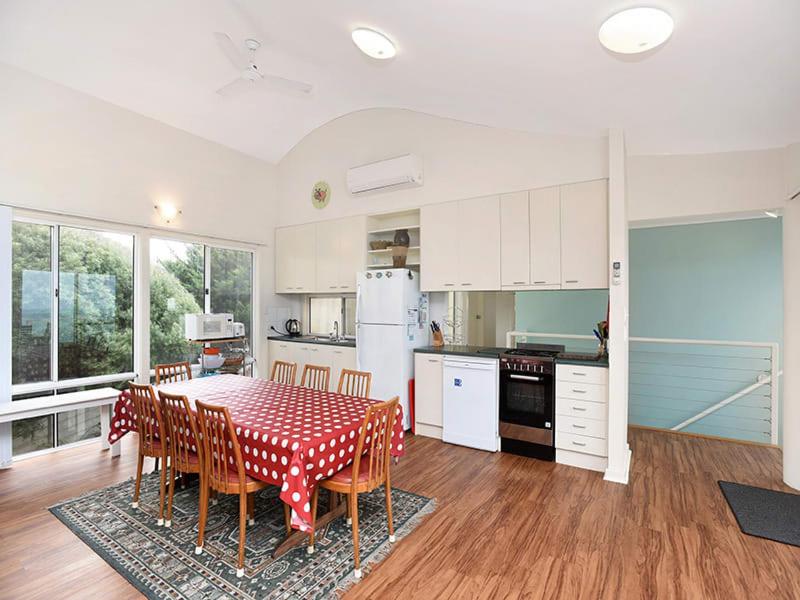 Boomer Waves 5 Carfax St - WIFI included - No Linen Included