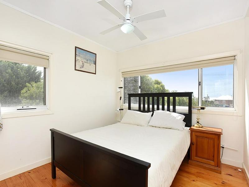 Boomer Waves 5 Carfax St - WIFI included - No Linen Included
