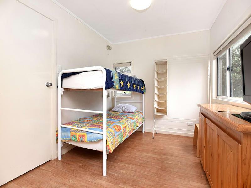 Boomer Waves 5 Carfax St - WIFI included - No Linen Included