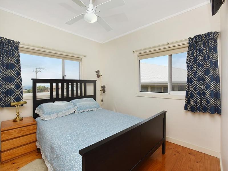 Boomer Waves 5 Carfax St - WIFI included - No Linen Included