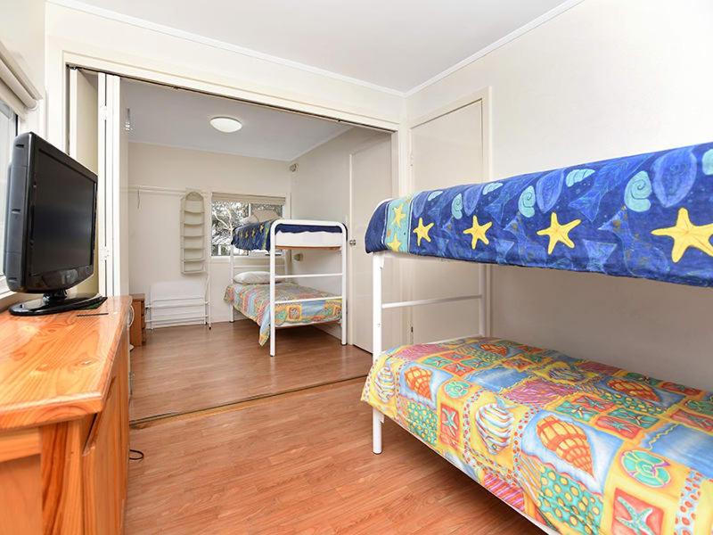 Boomer Waves 5 Carfax St - WIFI included - No Linen Included