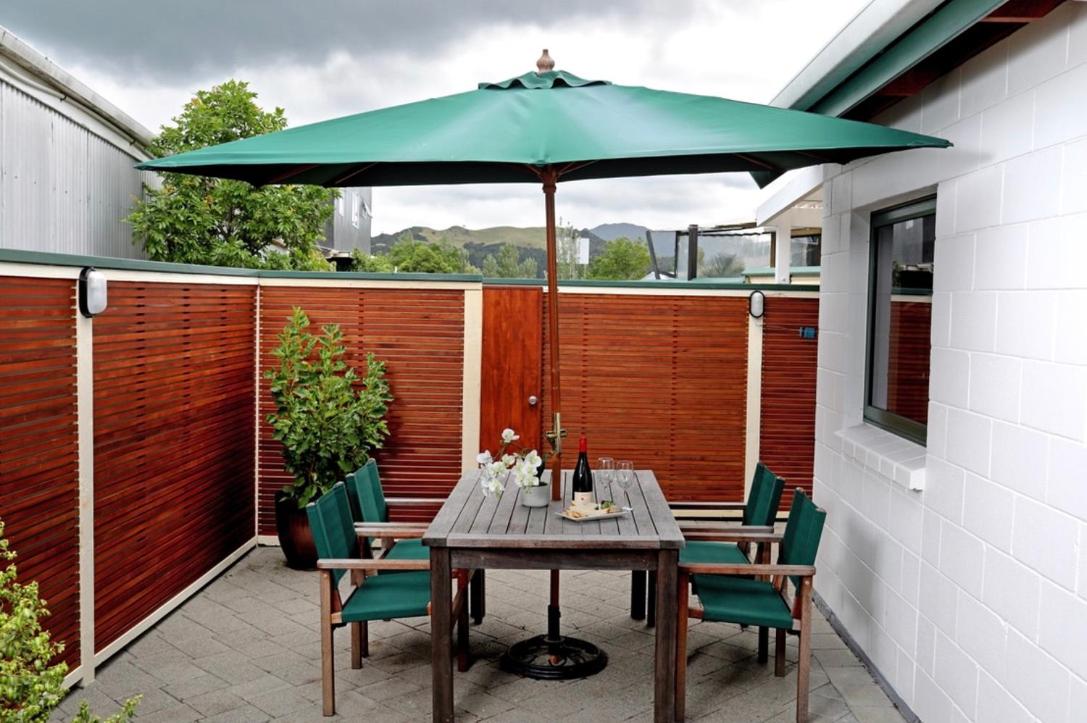 Coromandel Central Cottage Luxury w Spa view 3