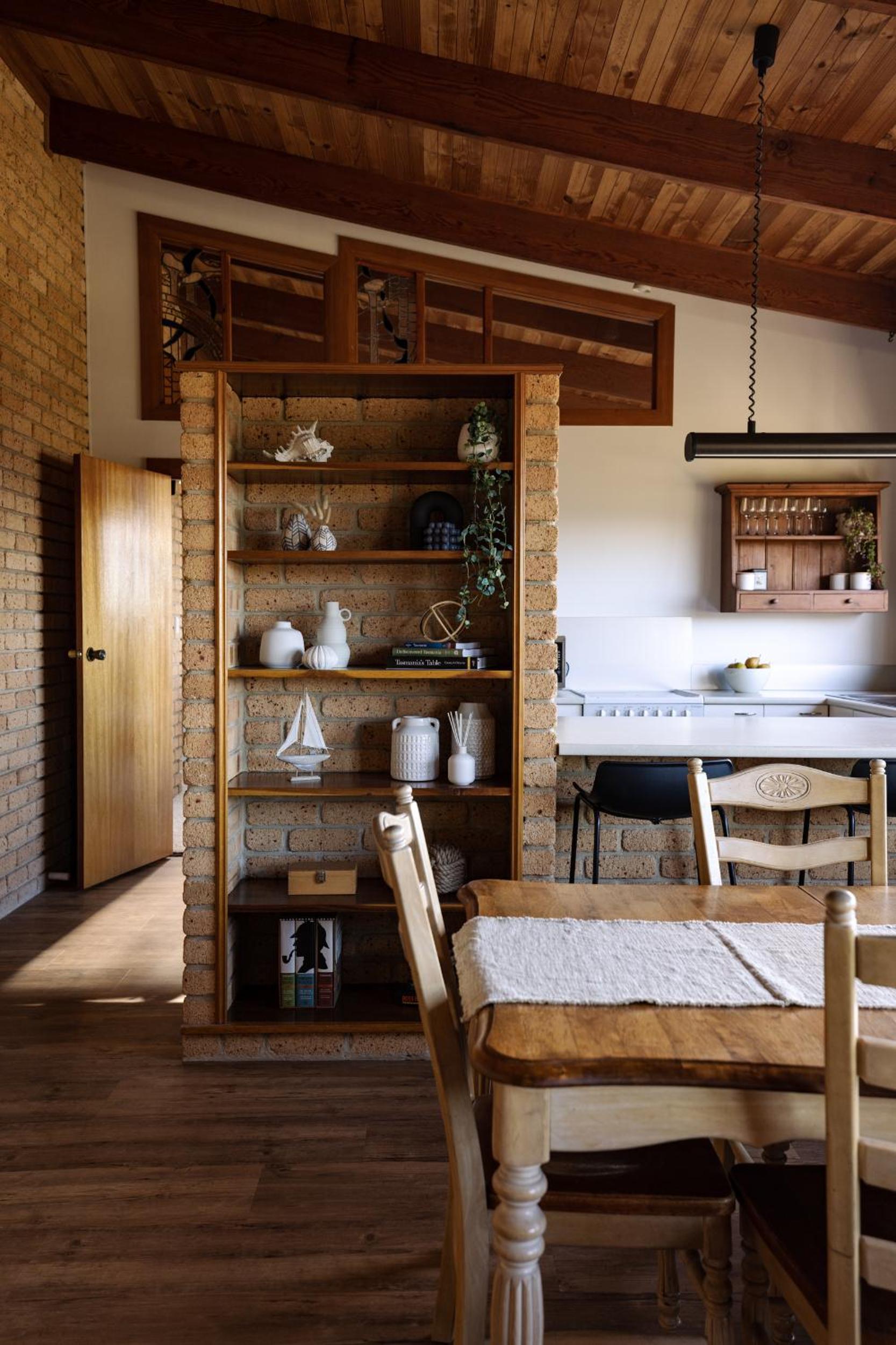 'Hillside Hideaway' with fantastic water views