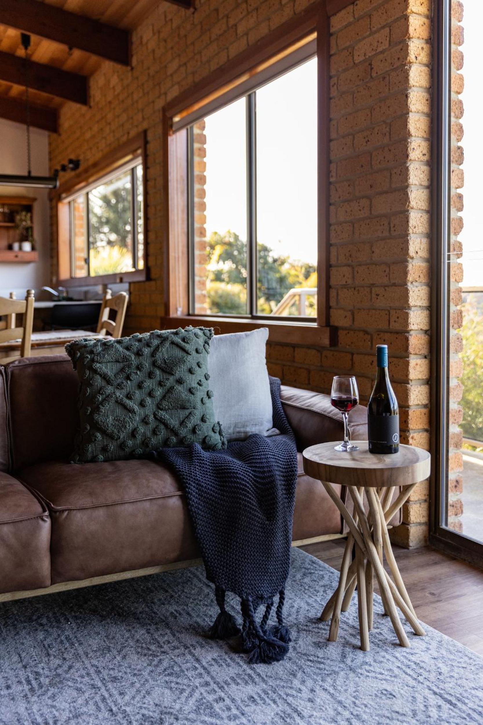 'Hillside Hideaway' with fantastic water views