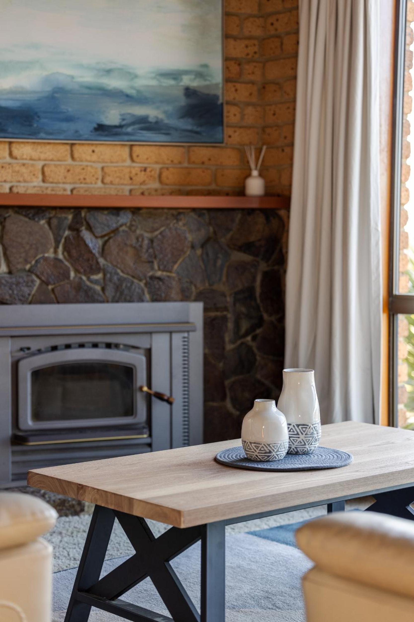 'Hillside Hideaway' with fantastic water views