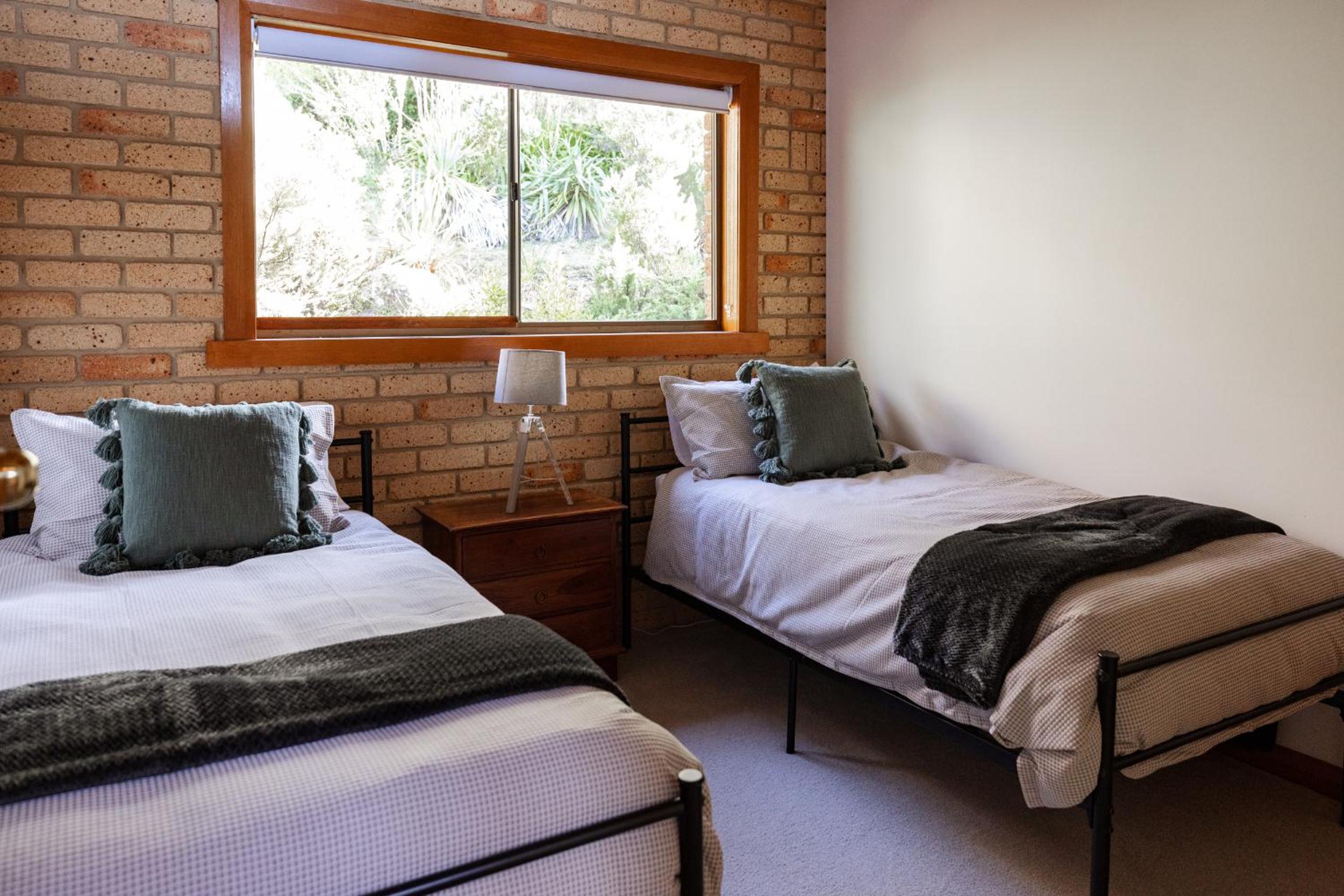 'Hillside Hideaway' with fantastic water views
