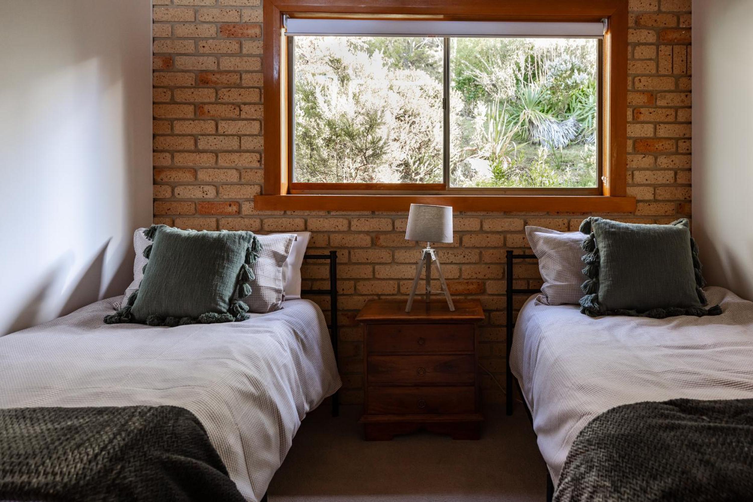 'Hillside Hideaway' with fantastic water views