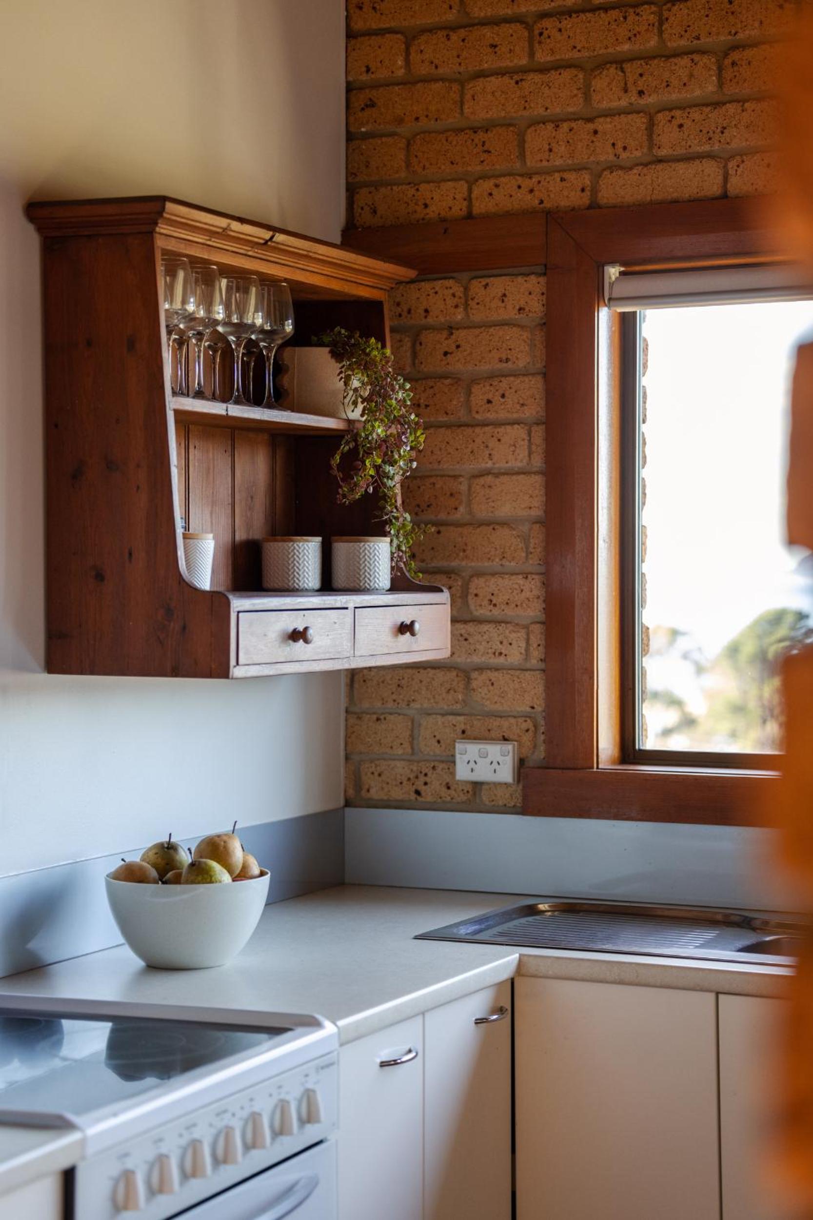 'Hillside Hideaway' with fantastic water views