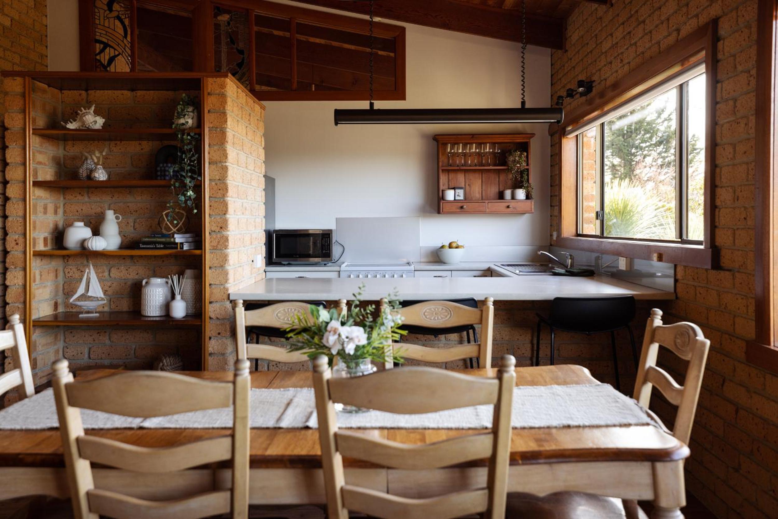 'Hillside Hideaway' with fantastic water views
