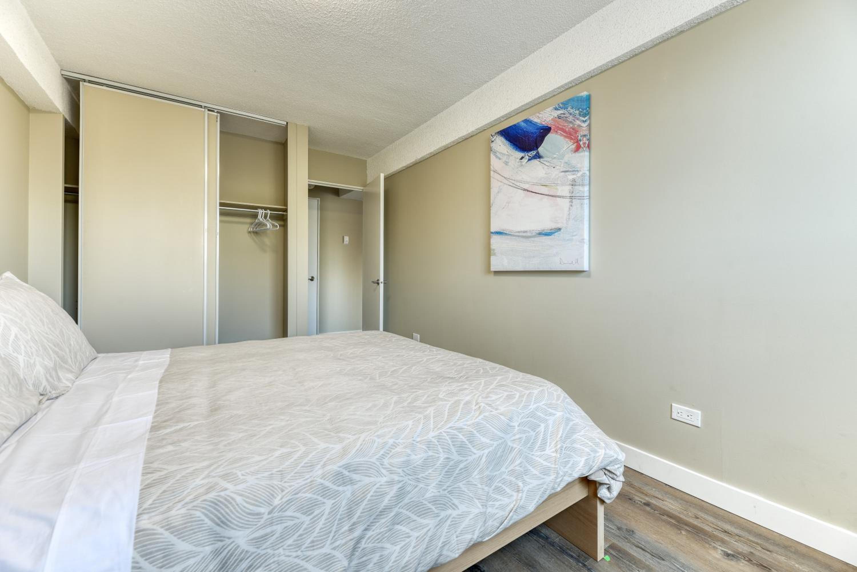A Spacious Downtown 1-bed Suite