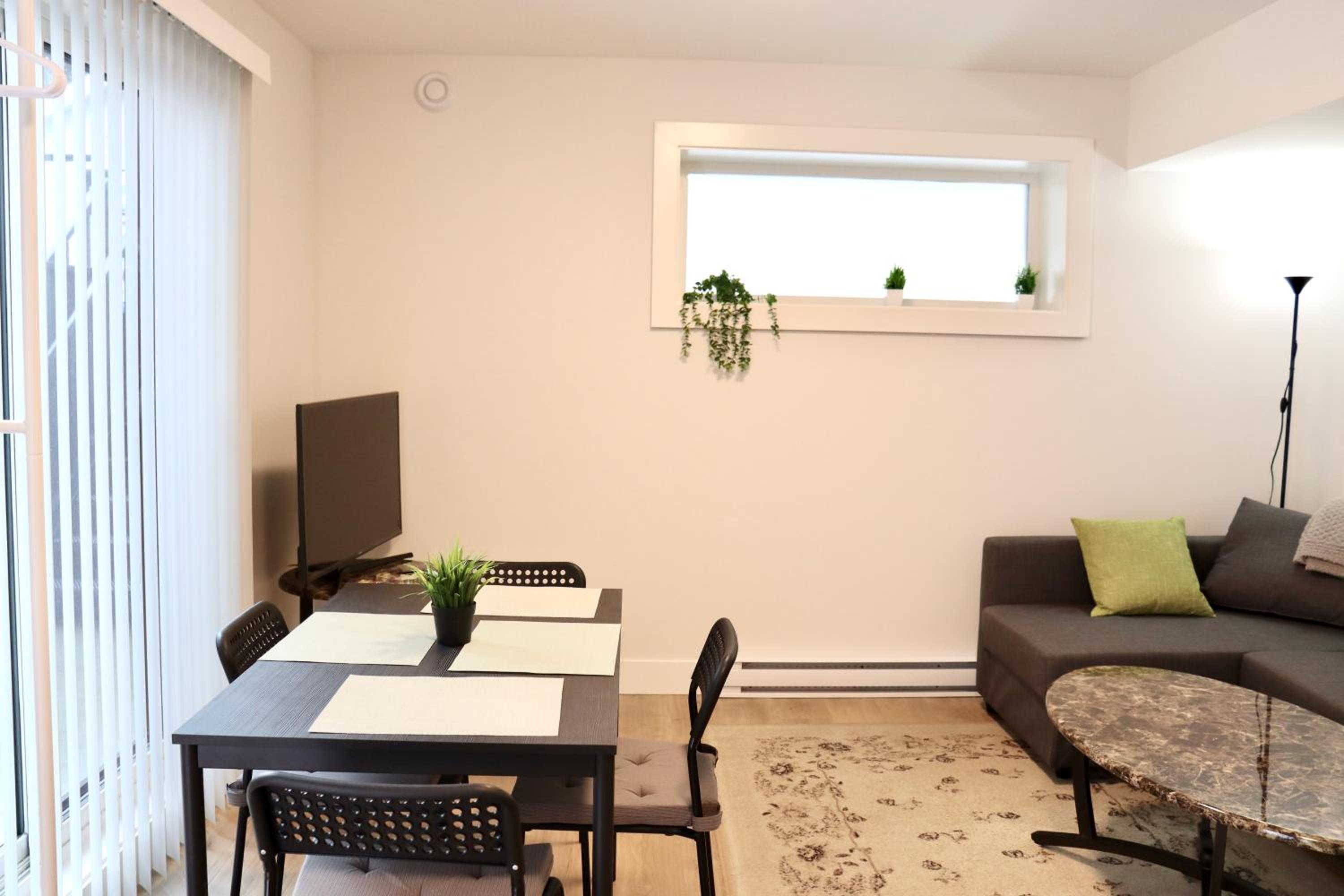 Centrally Located Modern Suite