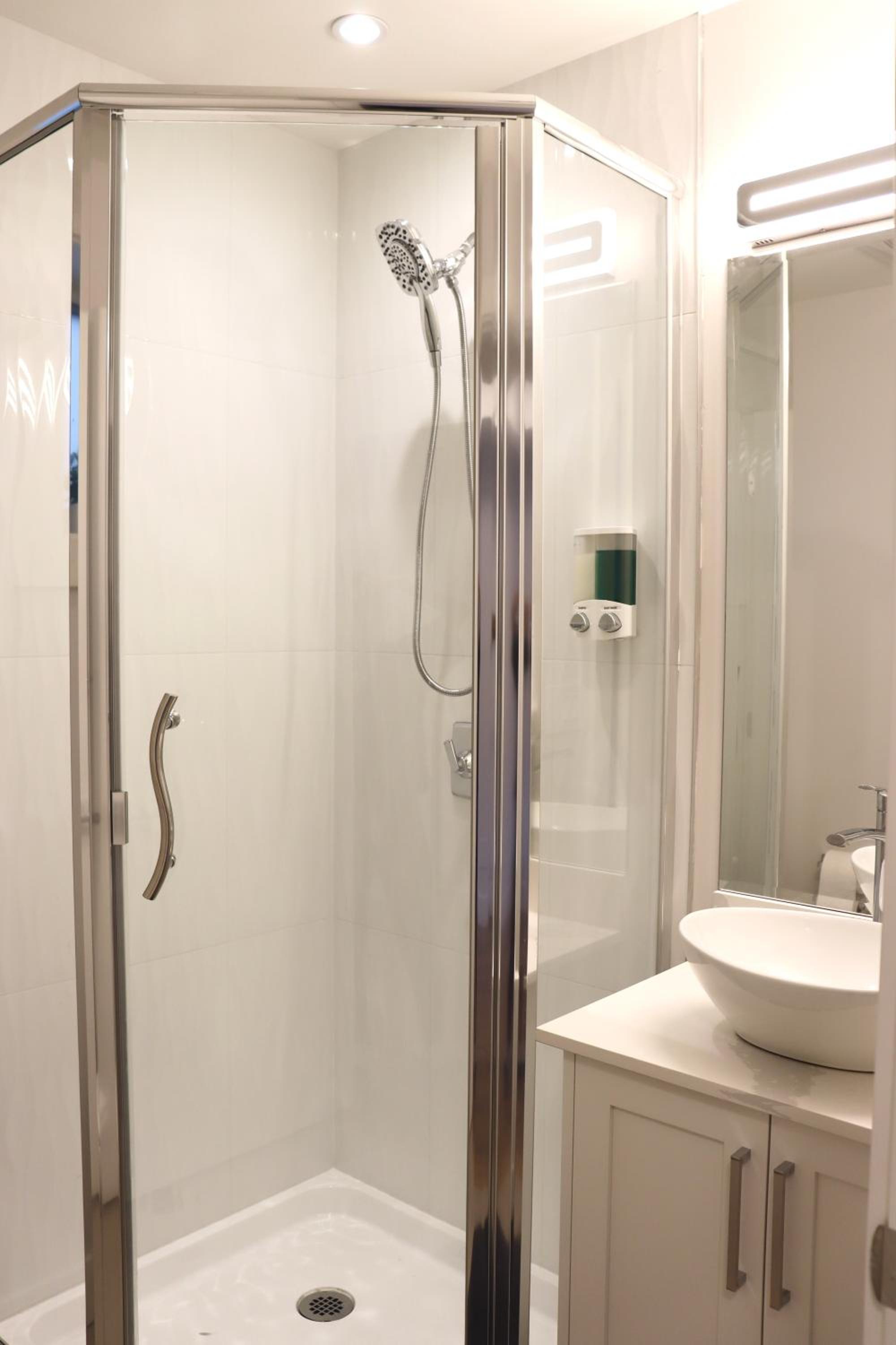 Centrally Located Modern Suite