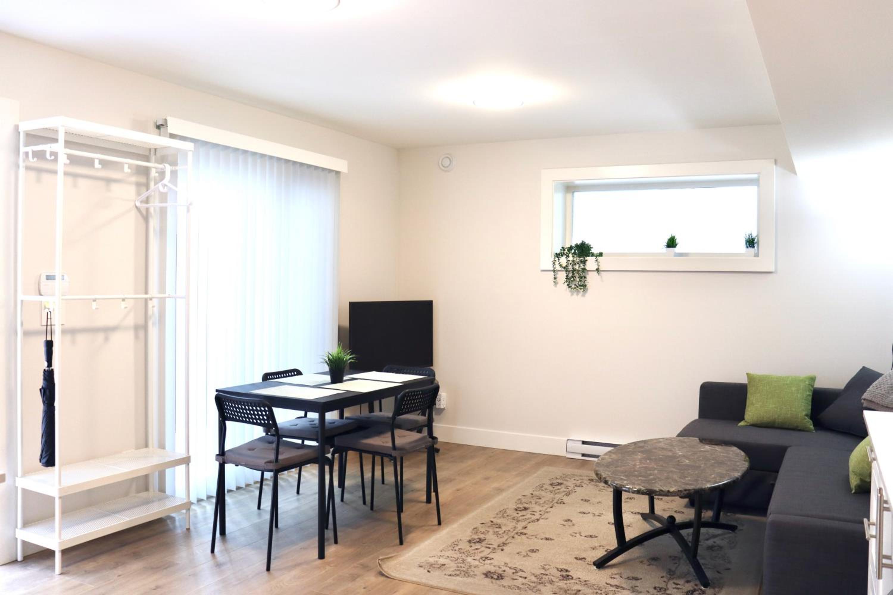 Centrally Located Modern Suite
