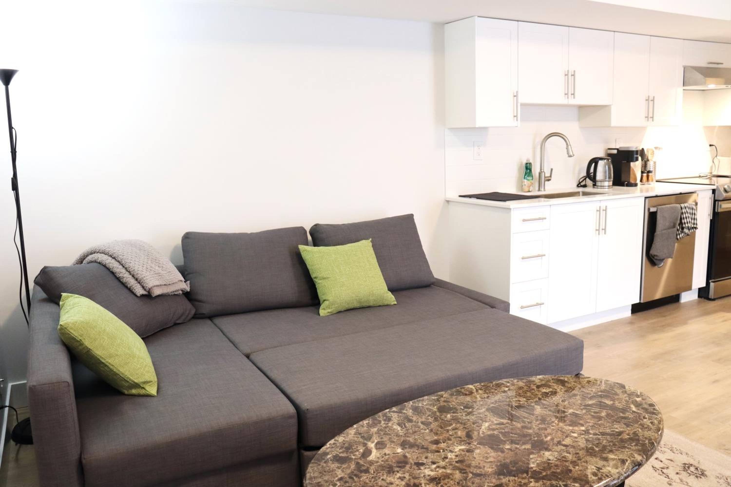 Centrally Located Modern Suite