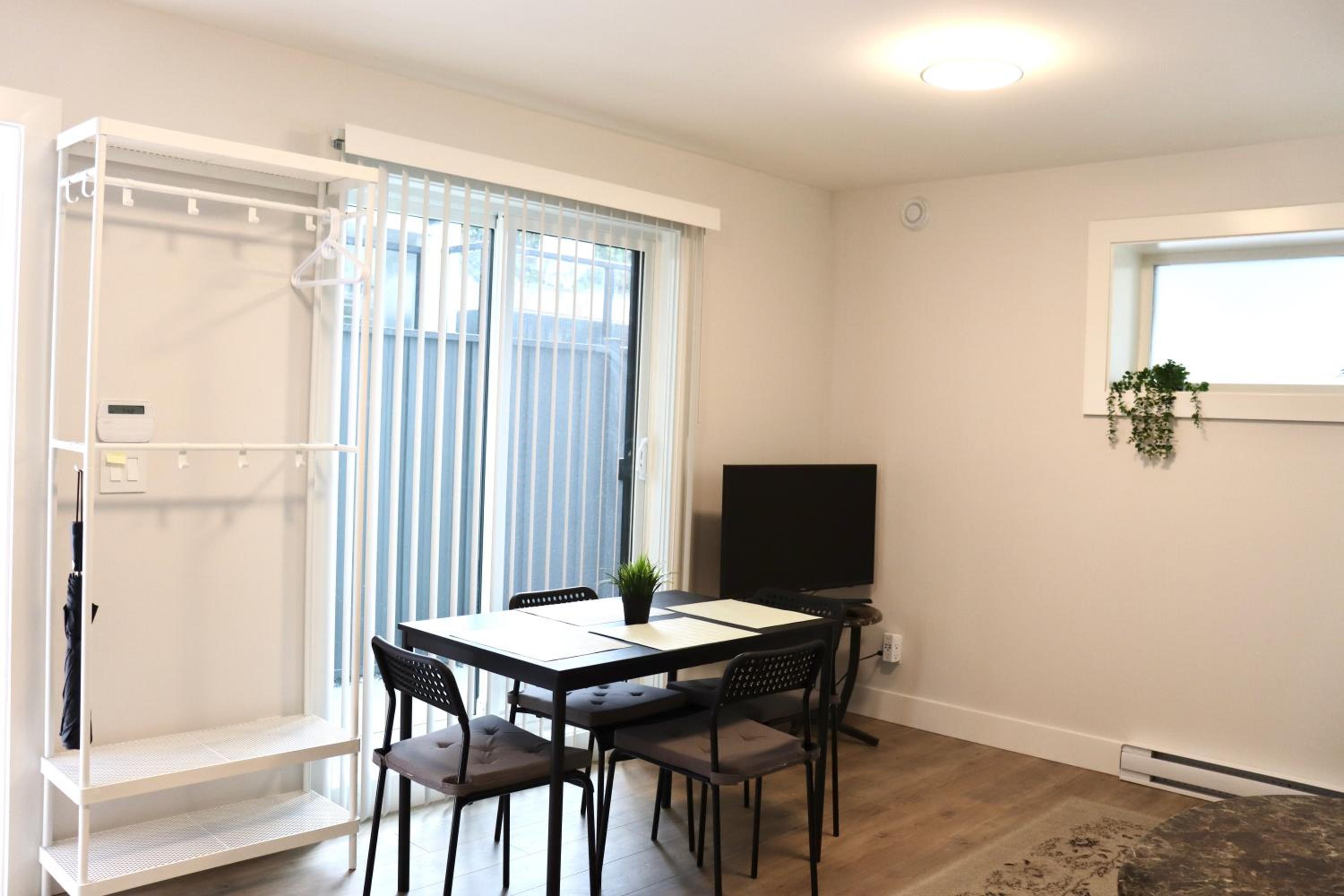 Centrally Located Modern Suite