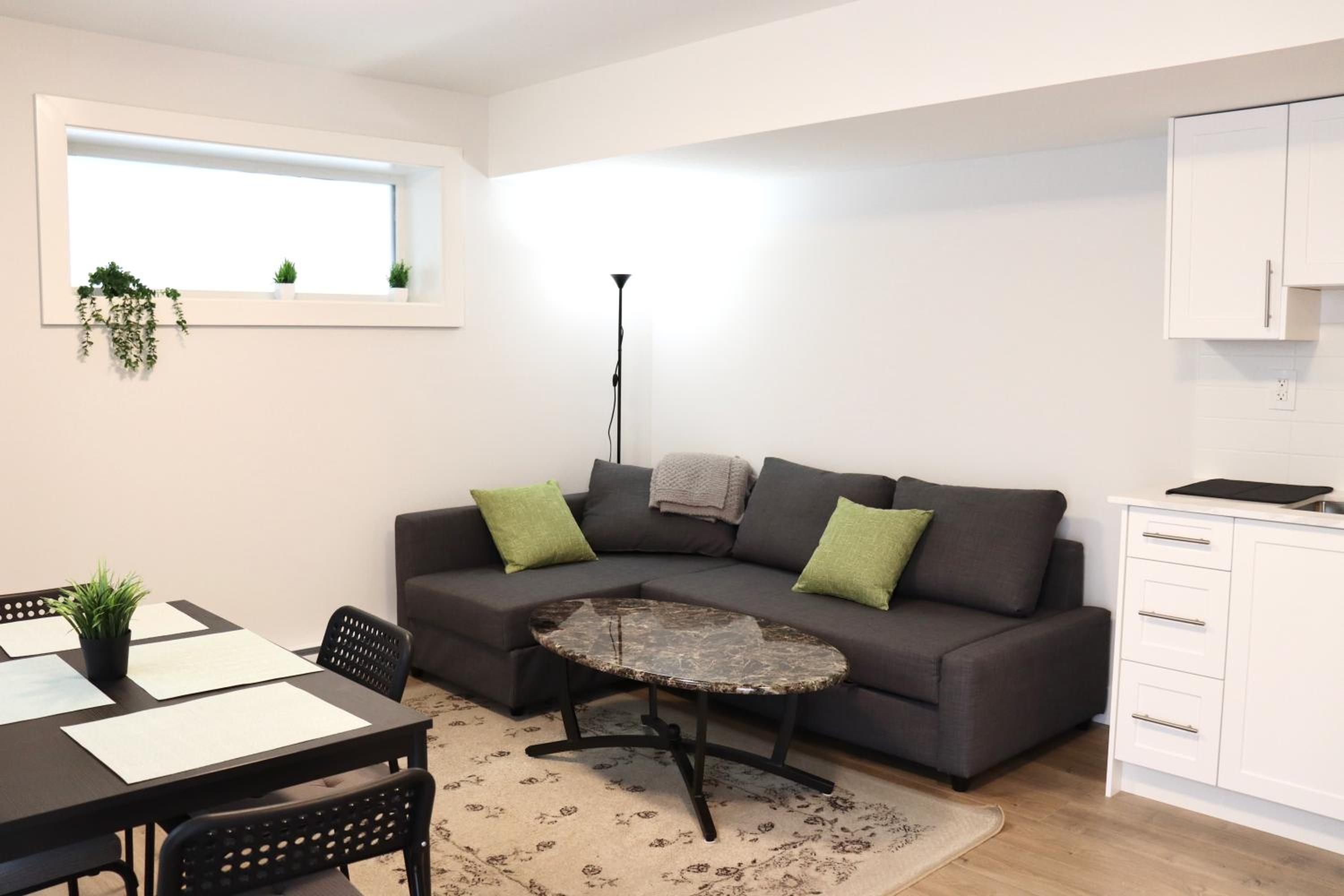 Centrally Located Modern Suite