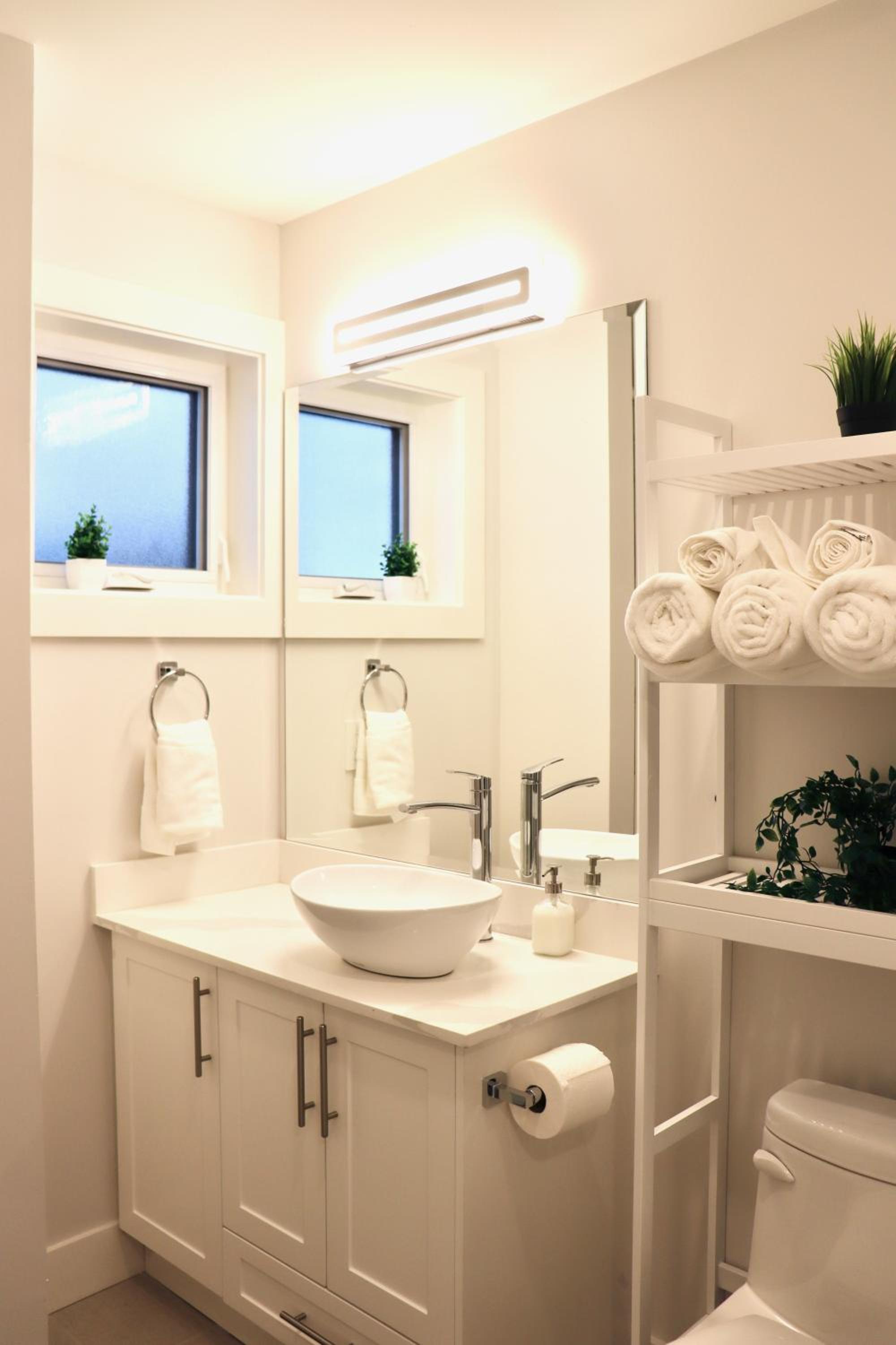 Centrally Located Modern Suite