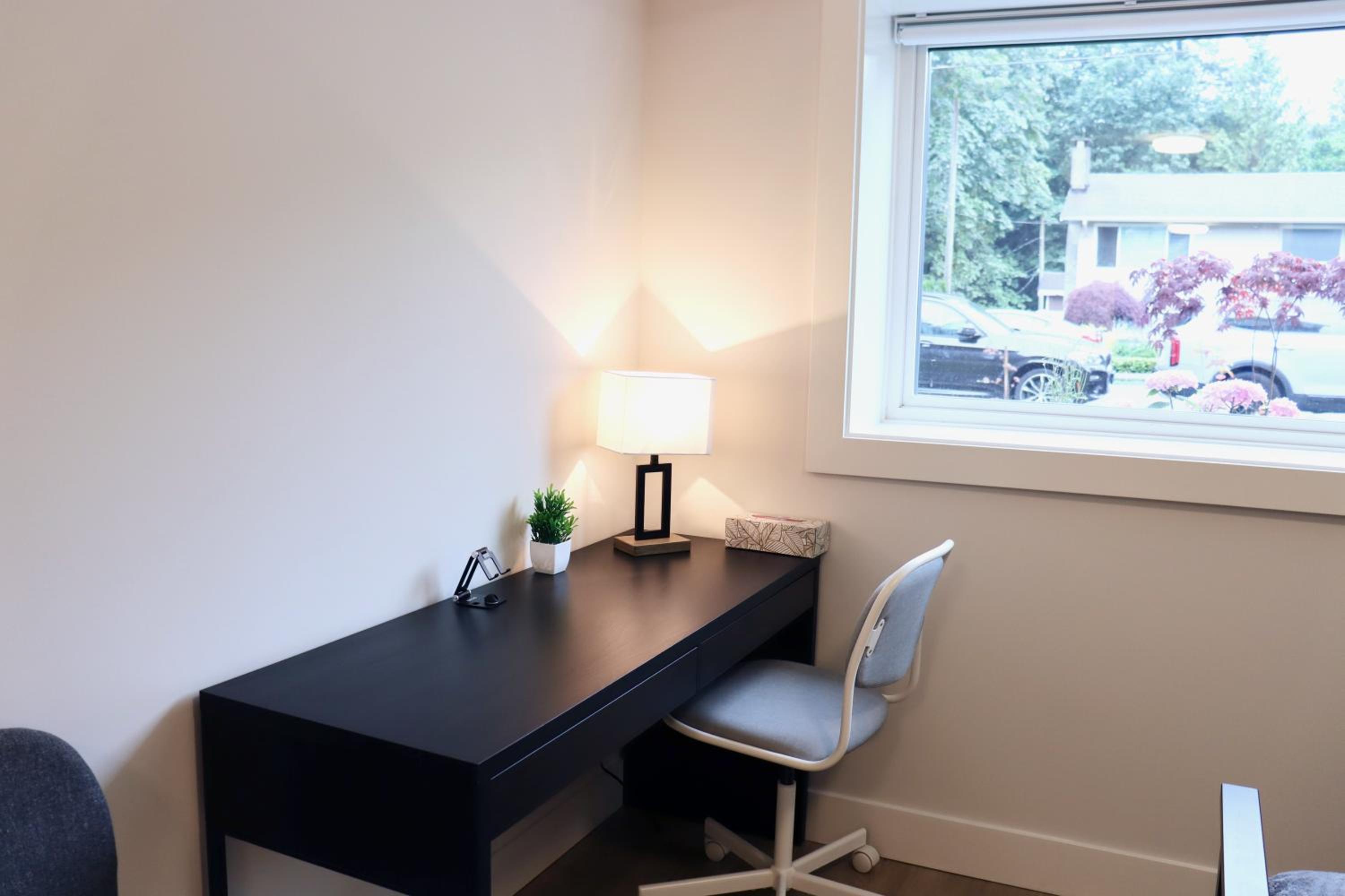 Centrally Located Modern Suite