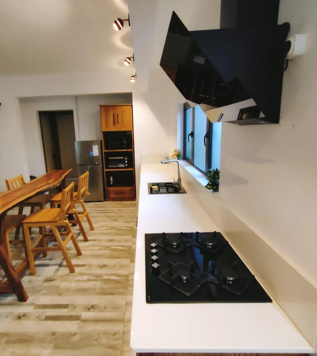 Cozy 8 min Walk Beach Apartment view 2