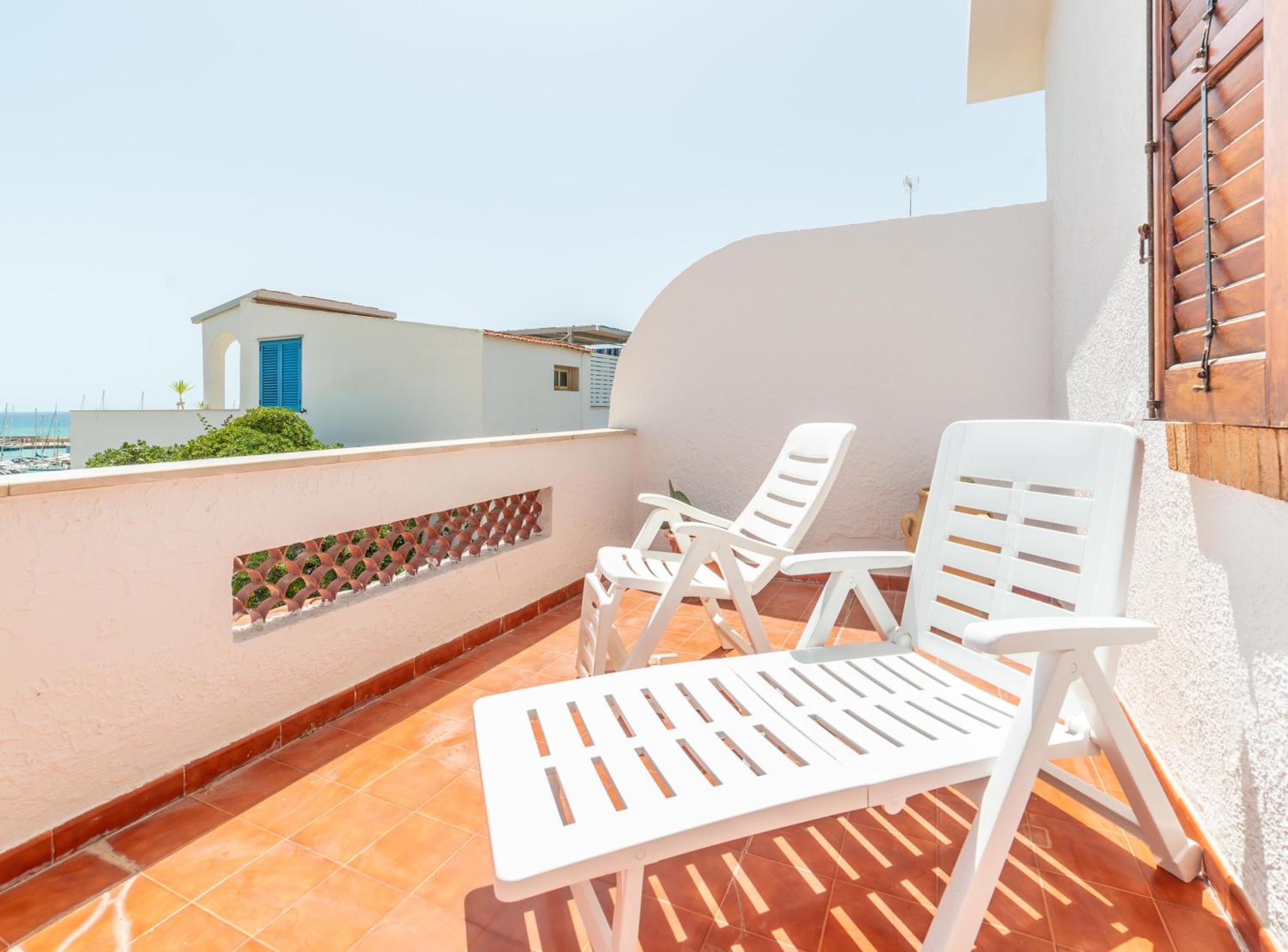 The sea view House “La terrazza sul mare” CENTOSICILIE view 2